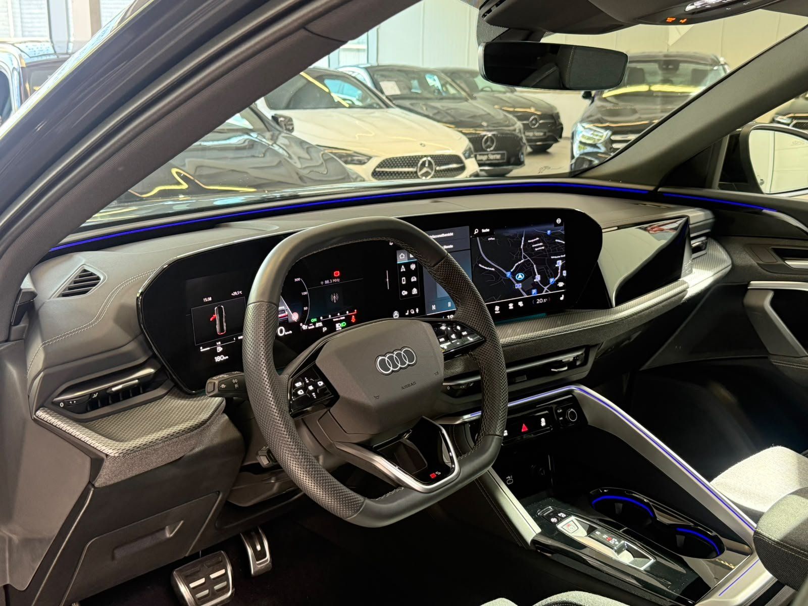 Fahrzeugabbildung Audi Q5 2.0 TFSI S-LINE PANO+KAMERA+3ZONEN+LED+20"