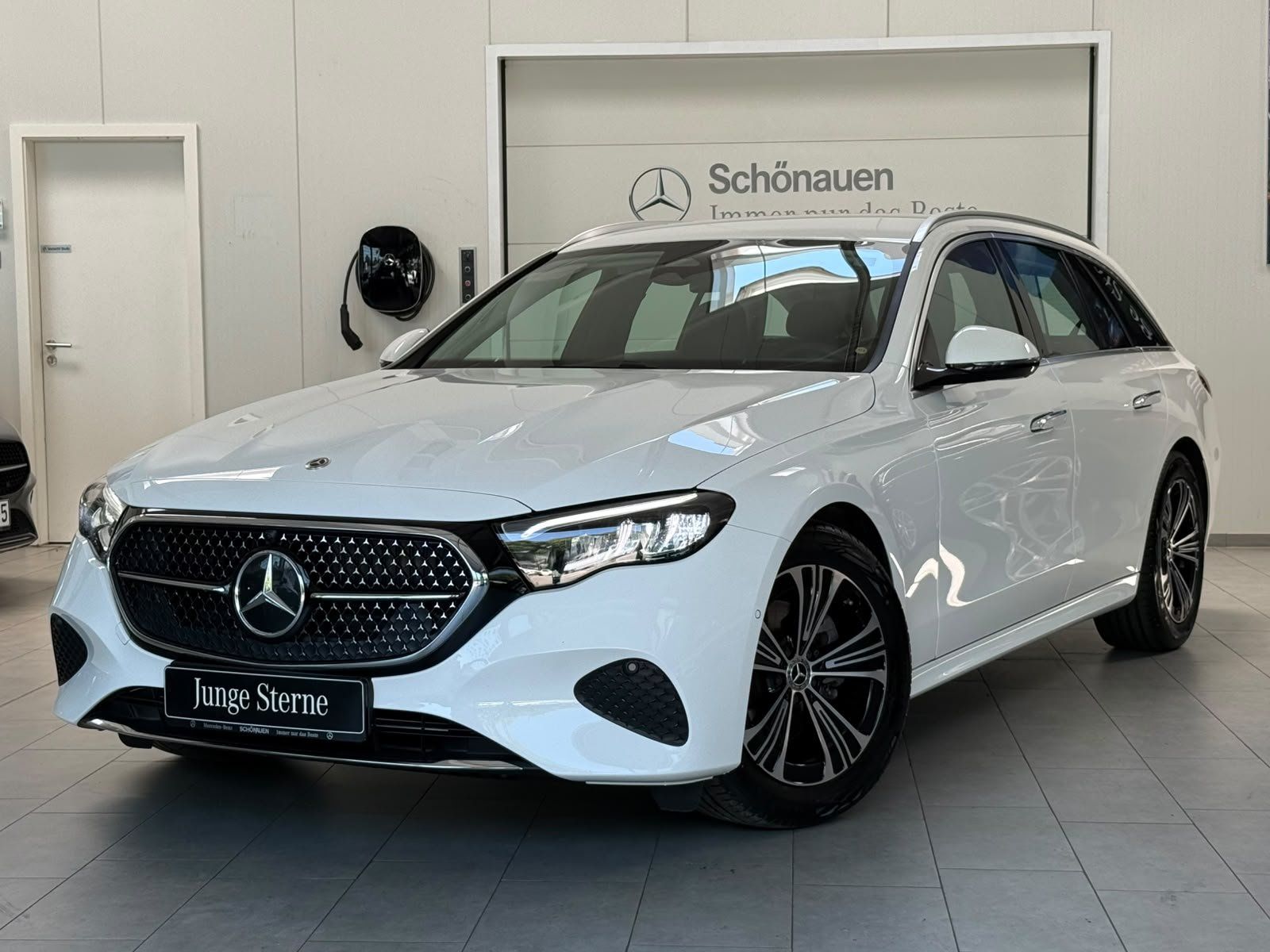 Mercedes-Benz E 220d T Avantgarde DISTR+AHK+KAMERA+KEYLESS+LED