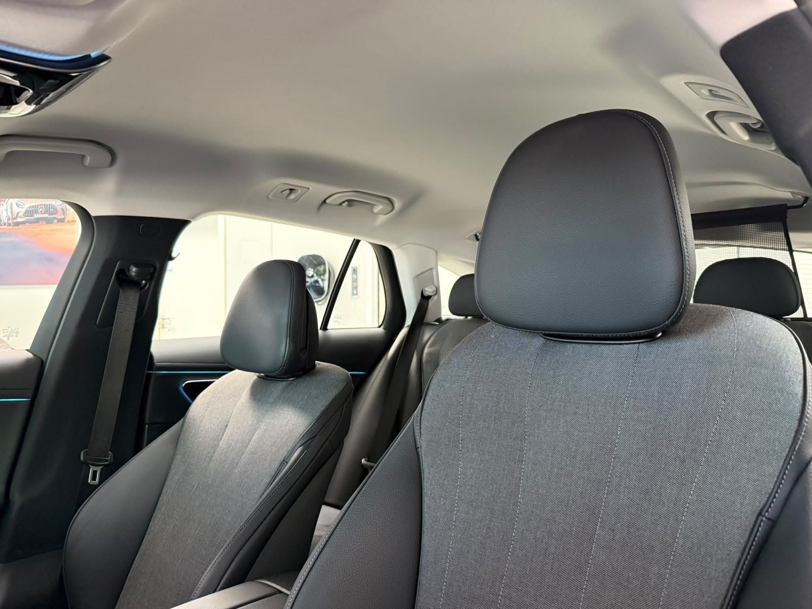 Fahrzeugabbildung Mercedes-Benz E 220d T Avantgarde DISTR+AHK+KAMERA+KEYLESS+LED