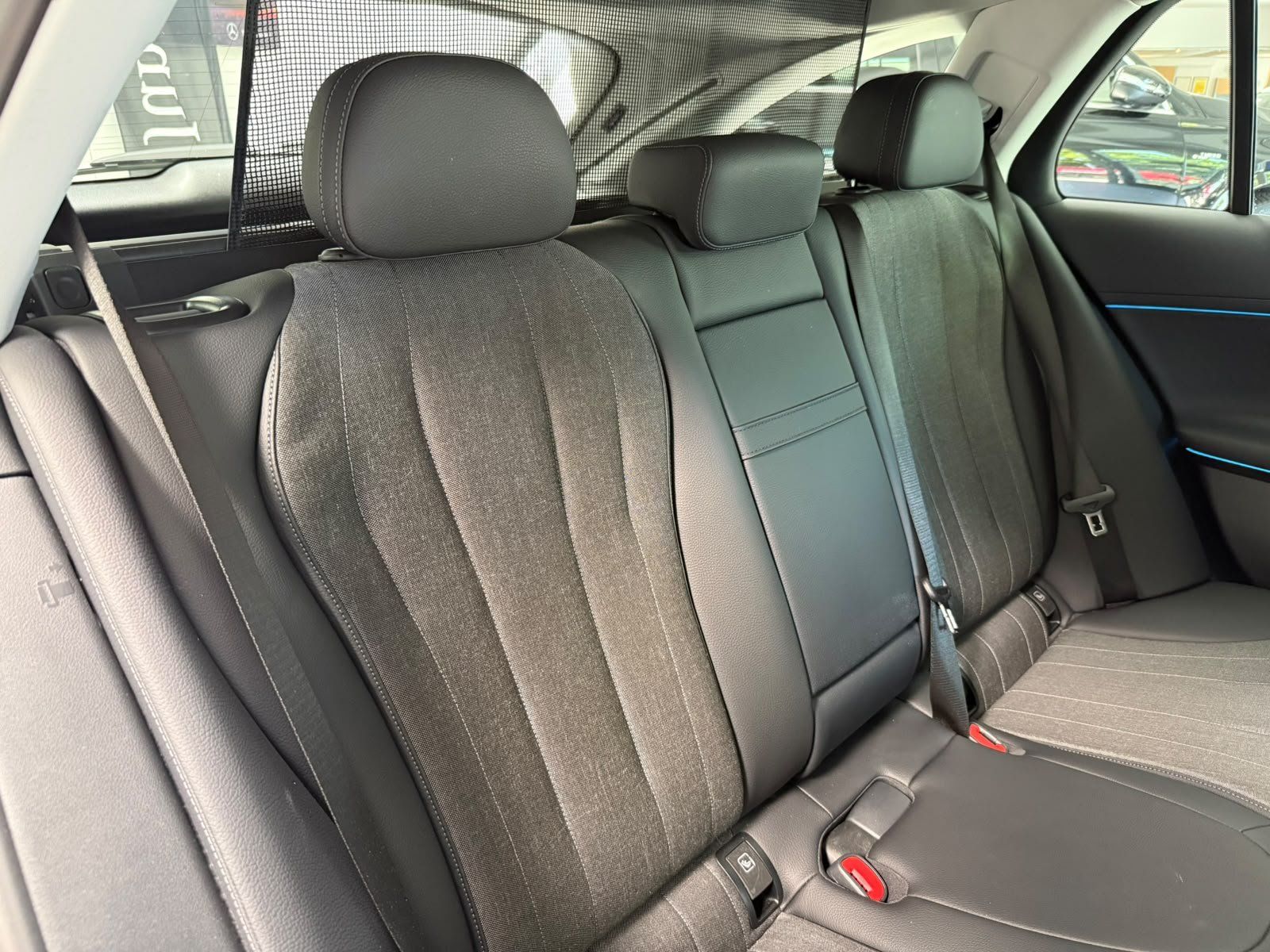 Fahrzeugabbildung Mercedes-Benz E 220d T Avantgarde DISTR+AHK+KAMERA+KEYLESS+LED