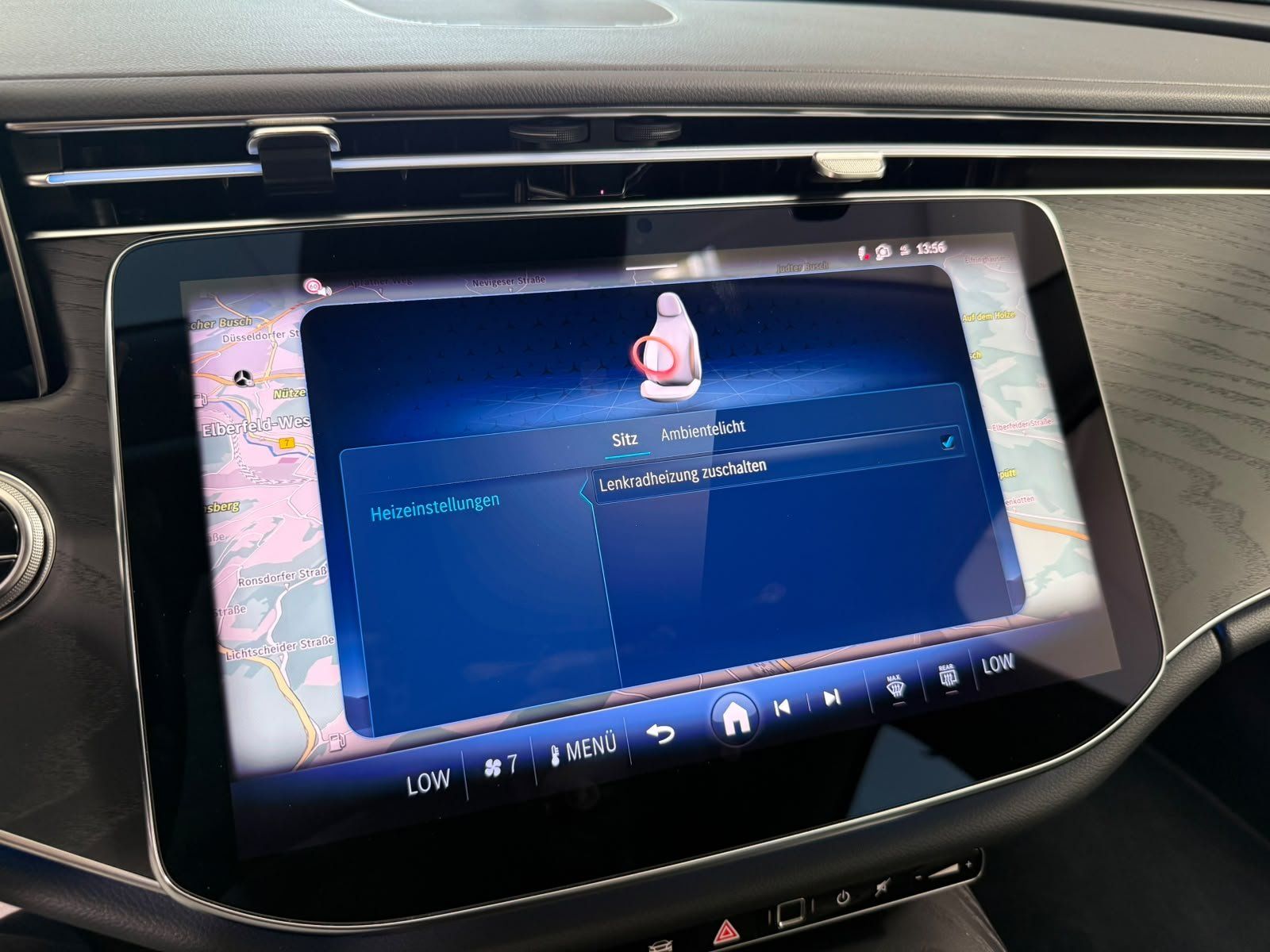 Fahrzeugabbildung Mercedes-Benz E 220d T Avantgarde DISTR+AHK+KAMERA+KEYLESS+LED