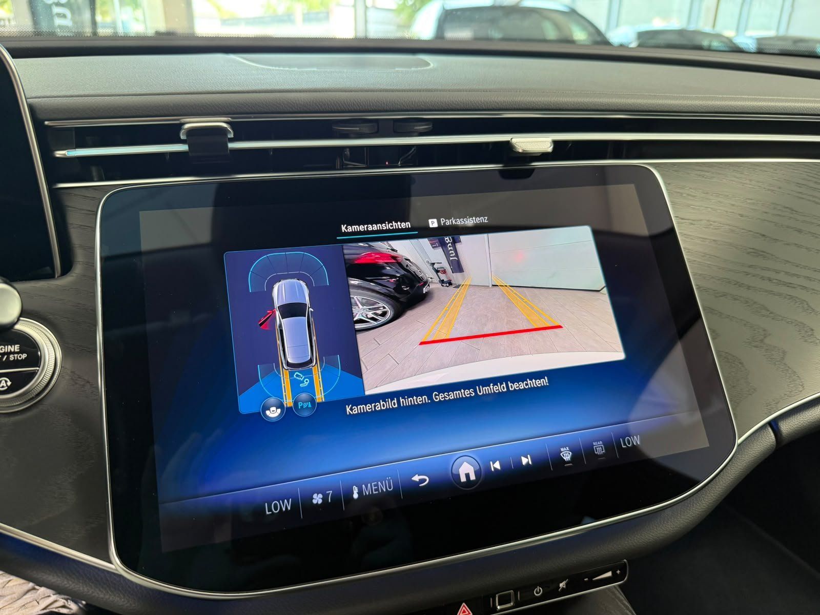 Fahrzeugabbildung Mercedes-Benz E 220d T Avantgarde DISTR+AHK+KAMERA+KEYLESS+LED