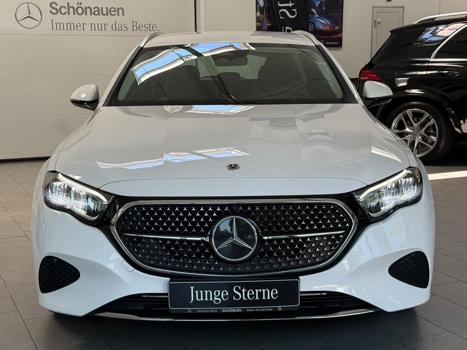 Fahrzeugabbildung Mercedes-Benz E 220d T Avantgarde DISTR+AHK+KAMERA+KEYLESS+LED