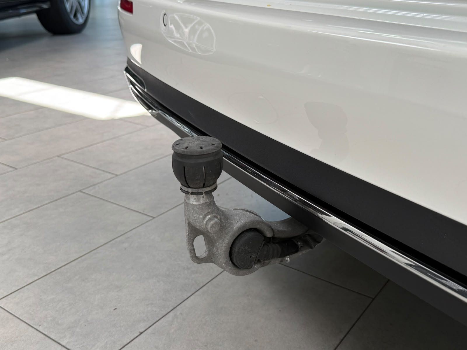 Fahrzeugabbildung Mercedes-Benz E 220d T Avantgarde DISTR+AHK+KAMERA+KEYLESS+LED