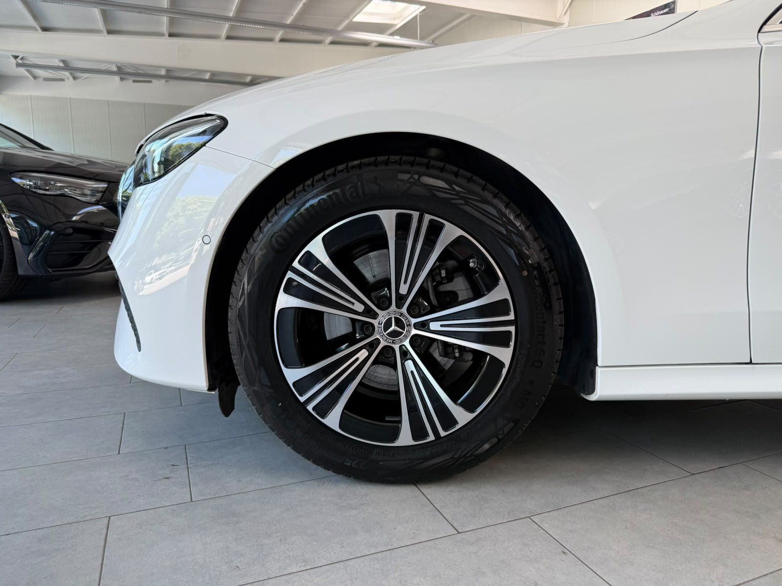 Fahrzeugabbildung Mercedes-Benz E 220d T Avantgarde DISTR+AHK+KAMERA+KEYLESS+LED