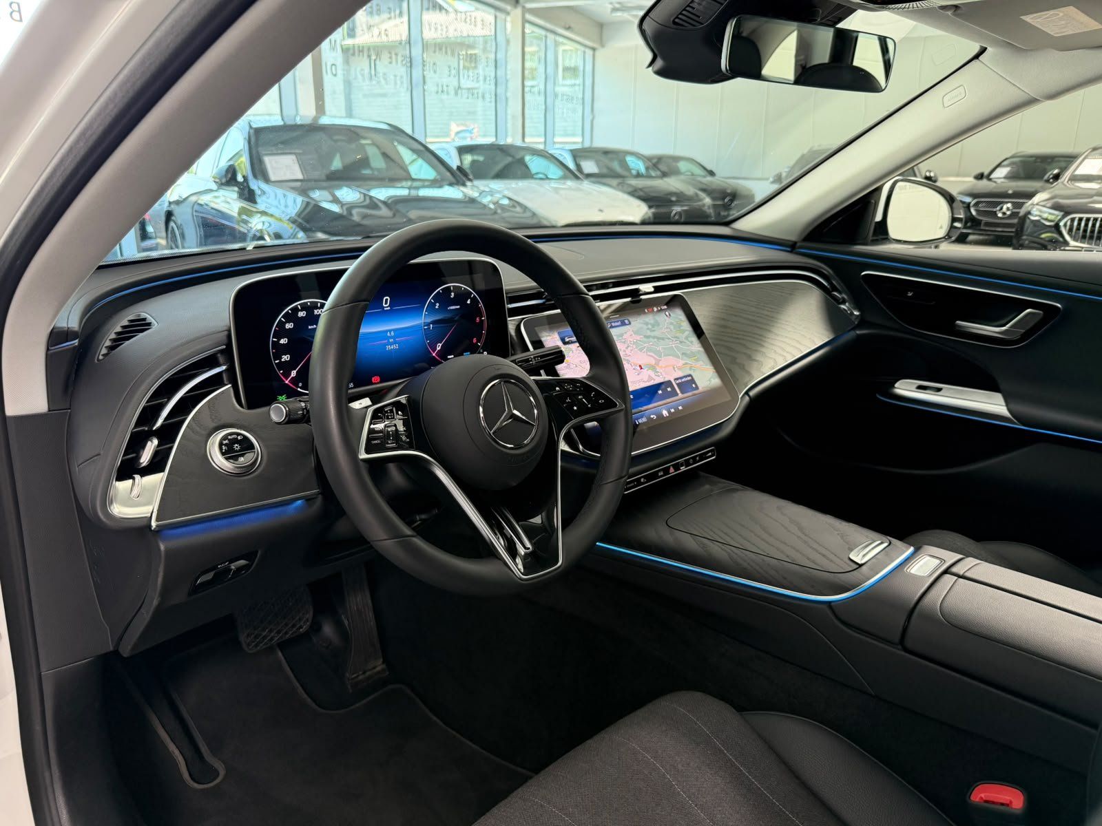 Fahrzeugabbildung Mercedes-Benz E 220d T Avantgarde DISTR+AHK+KAMERA+KEYLESS+LED