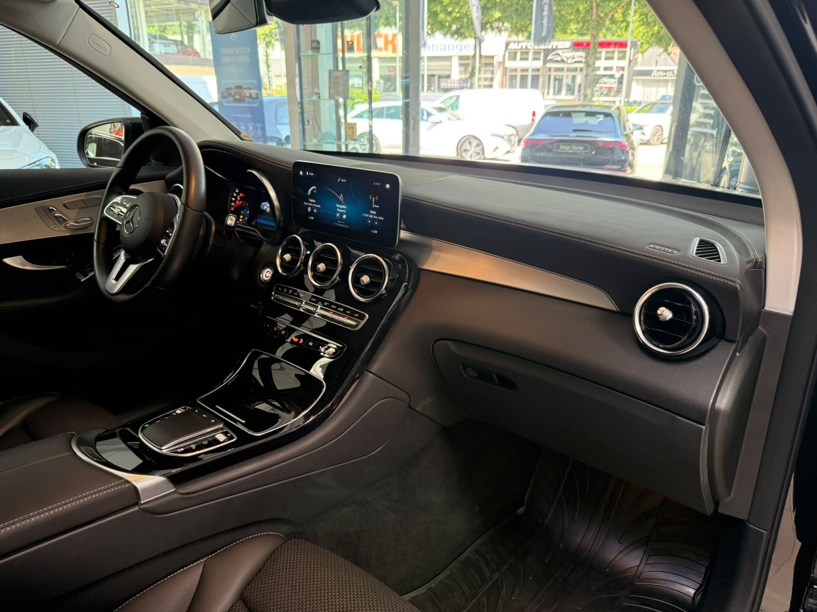 Fahrzeugabbildung Mercedes-Benz GLC 220d 4M Exclusive MEMORY+KAMERA+CARPLAY+LED