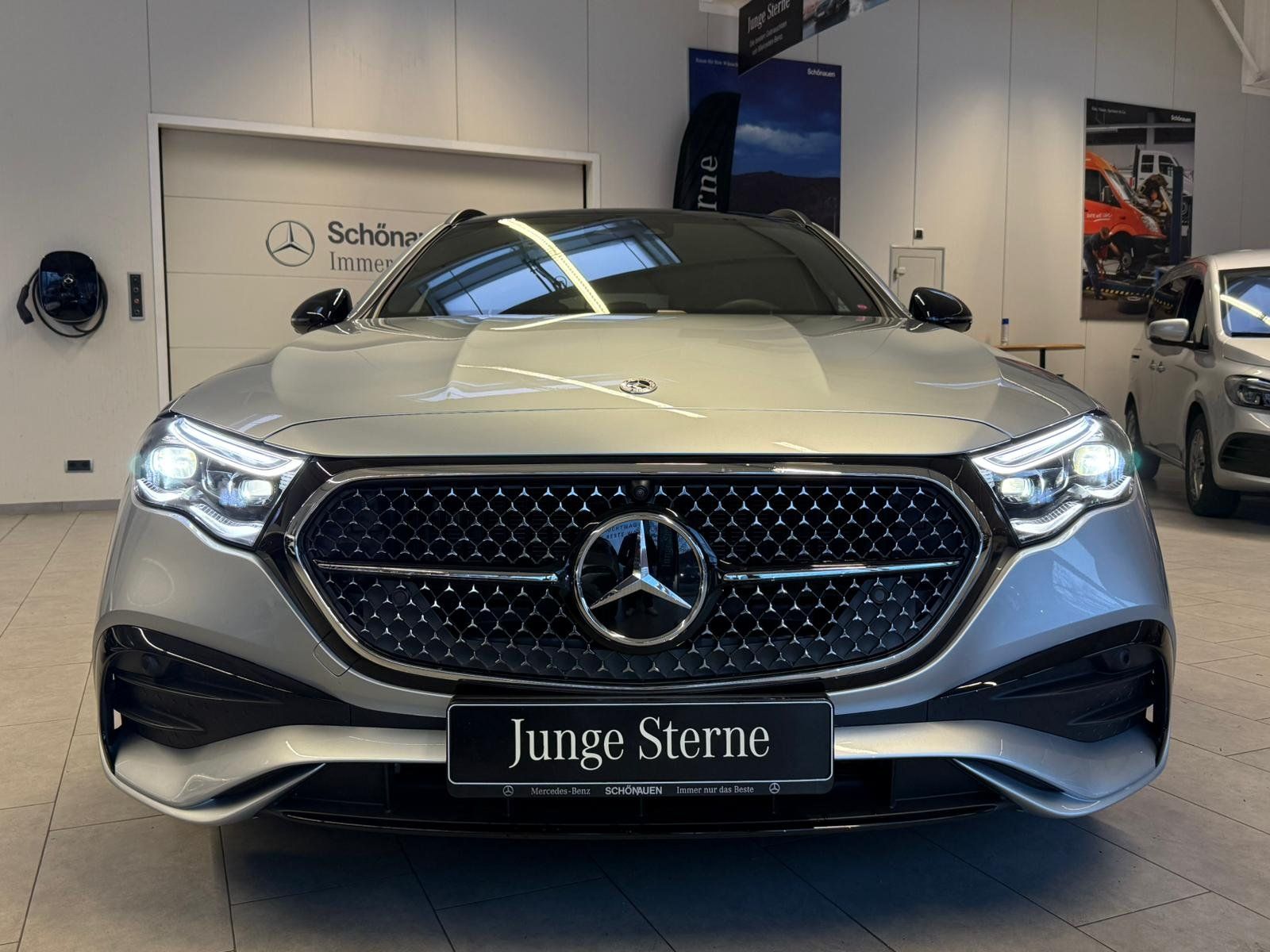 Fahrzeugabbildung Mercedes-Benz E 450 d 4M T AMG+PANO+DISTR+AHK+NIGHT+360+MEMORY