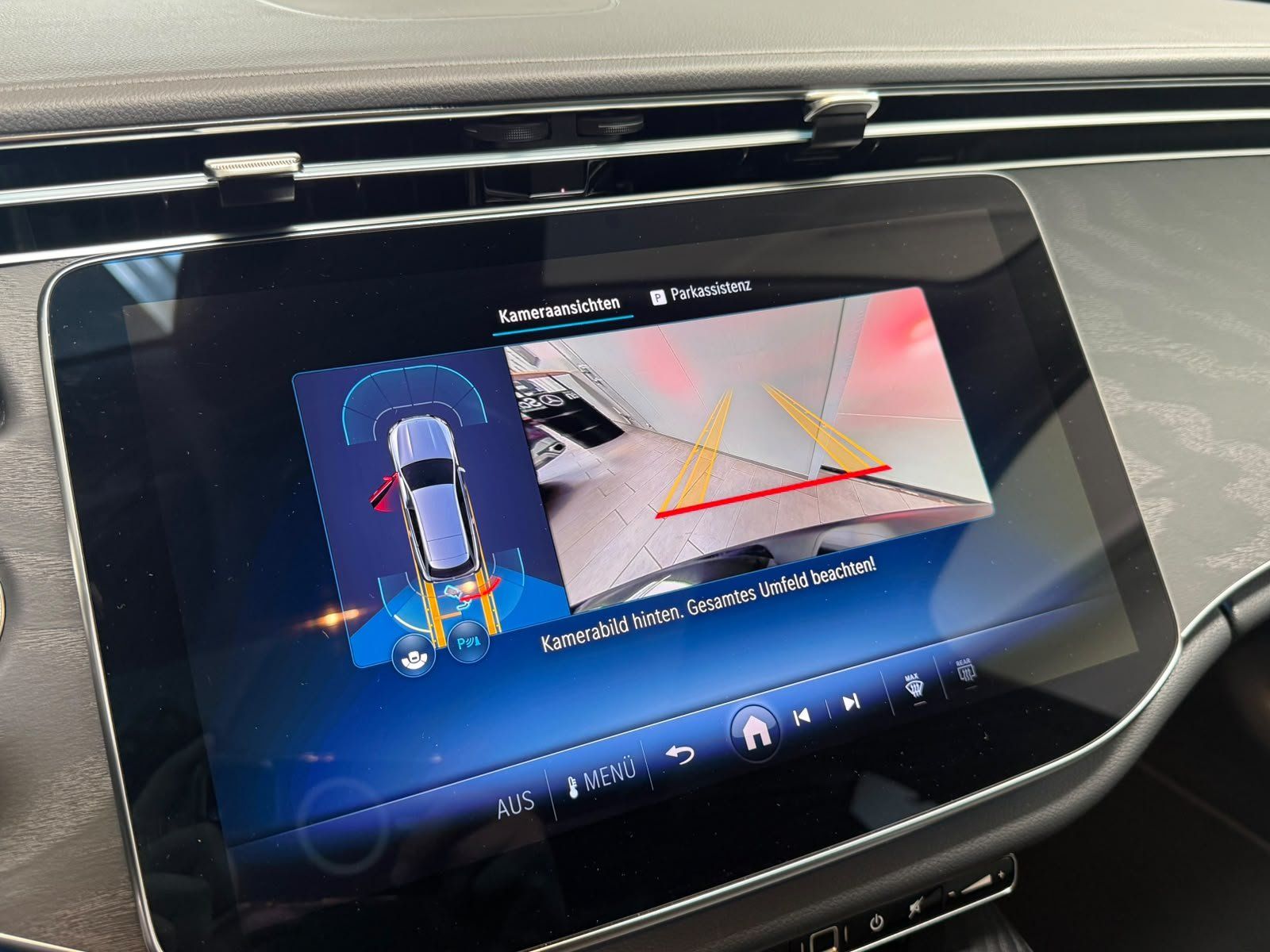 Fahrzeugabbildung Mercedes-Benz E 220d T Avantgarde DISTR+PANO+AHK+KEYLESS+LED