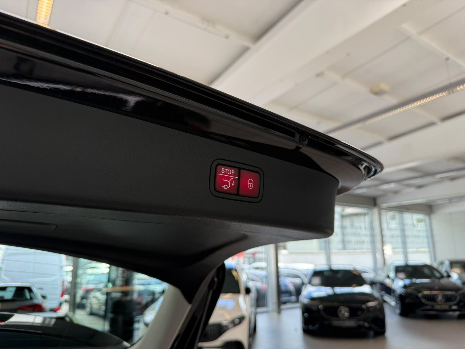 Fahrzeugabbildung Mercedes-Benz E 220d T Avantgarde DISTR+PANO+AHK+KEYLESS+LED
