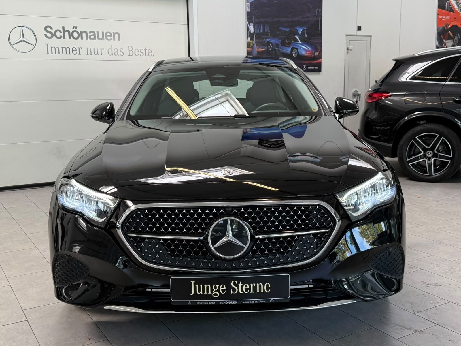 Fahrzeugabbildung Mercedes-Benz E 220d T Avantgarde DISTR+PANO+AHK+KEYLESS+LED