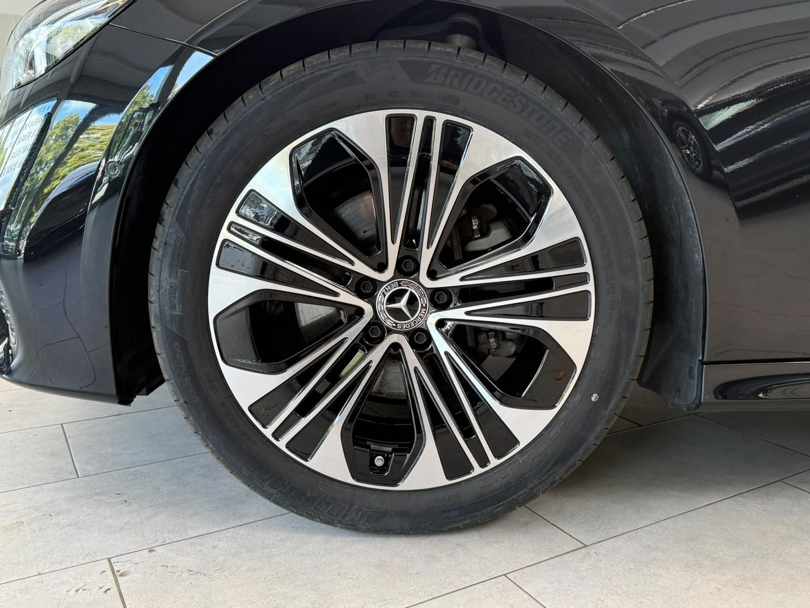Fahrzeugabbildung Mercedes-Benz E 220d T Avantgarde DISTR+PANO+AHK+KEYLESS+LED