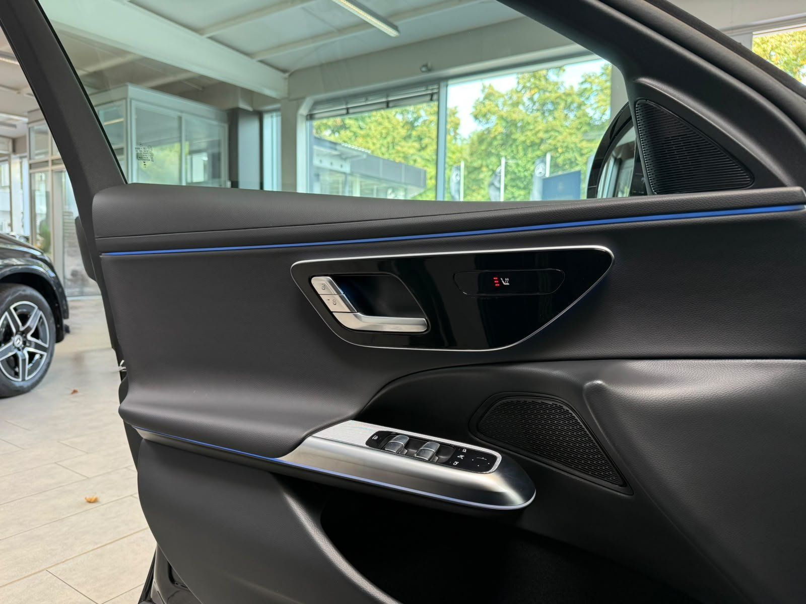 Fahrzeugabbildung Mercedes-Benz E 220d T Avantgarde DISTR+PANO+AHK+KEYLESS+LED