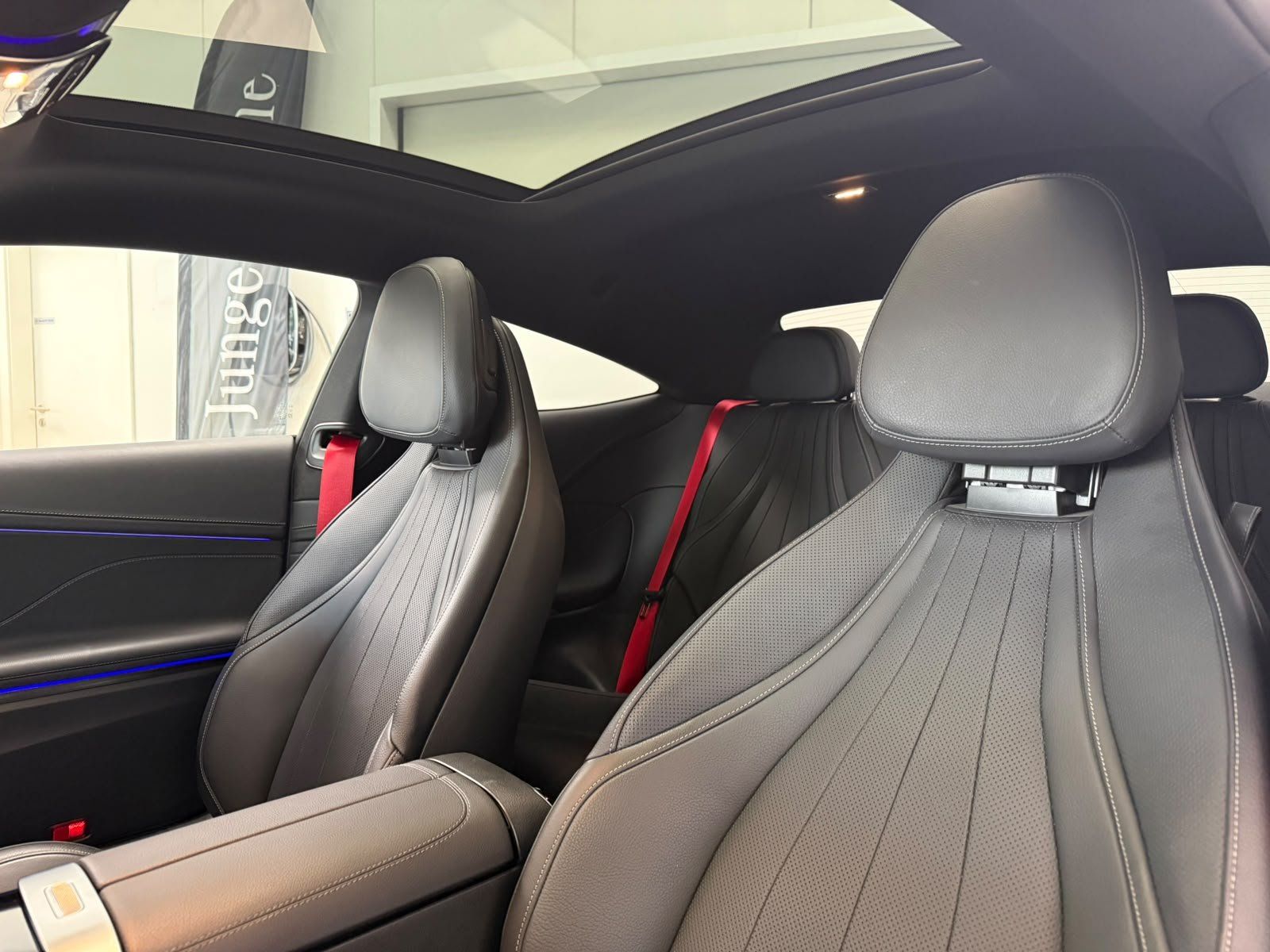 Fahrzeugabbildung Mercedes-Benz CLE 300 4M AMG+PANO+BURM+STDHZ+NIGHT+DISTR+360°