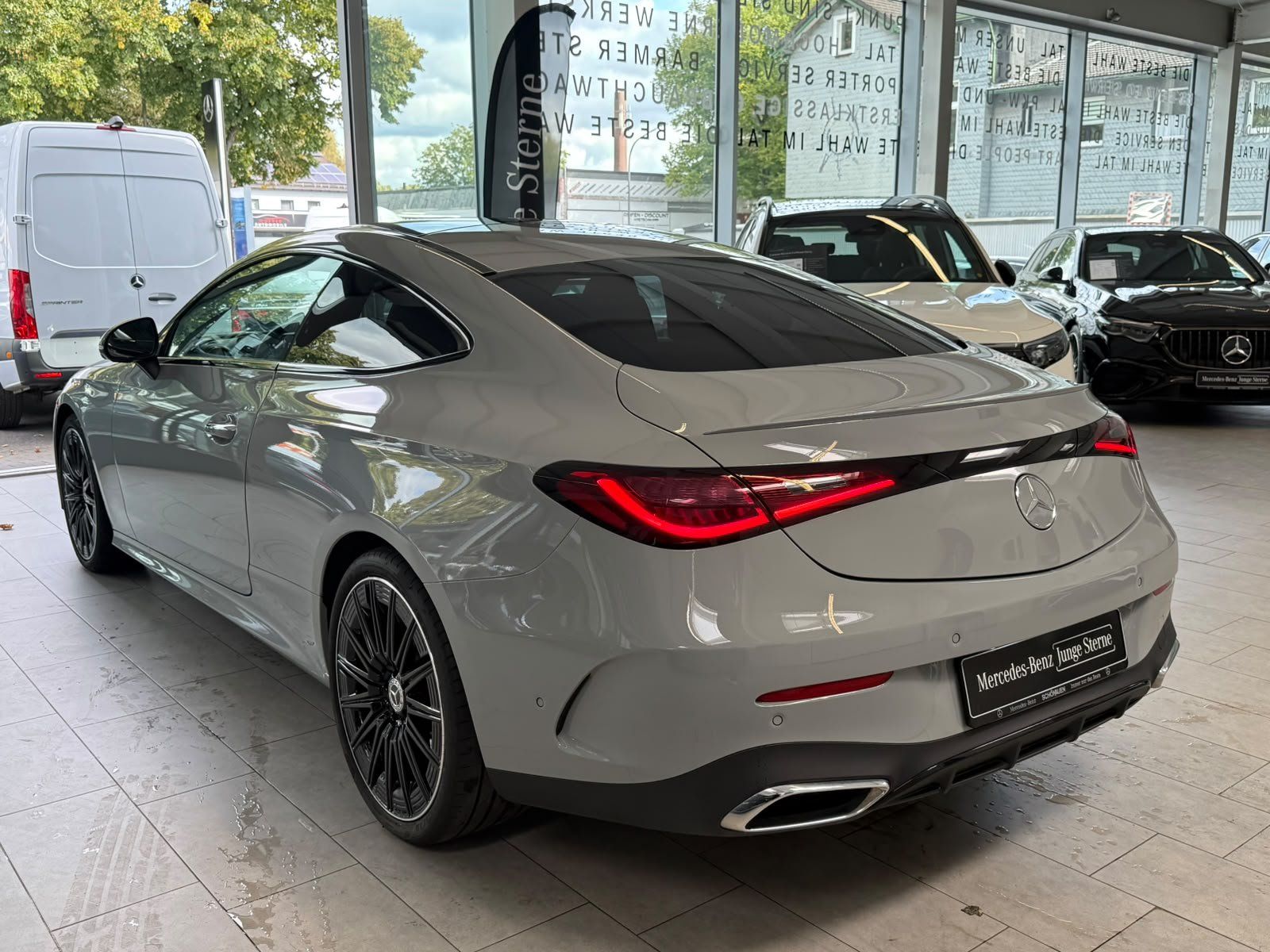 Fahrzeugabbildung Mercedes-Benz CLE 300 4M AMG+PANO+BURM+STDHZ+NIGHT+DISTR+360°