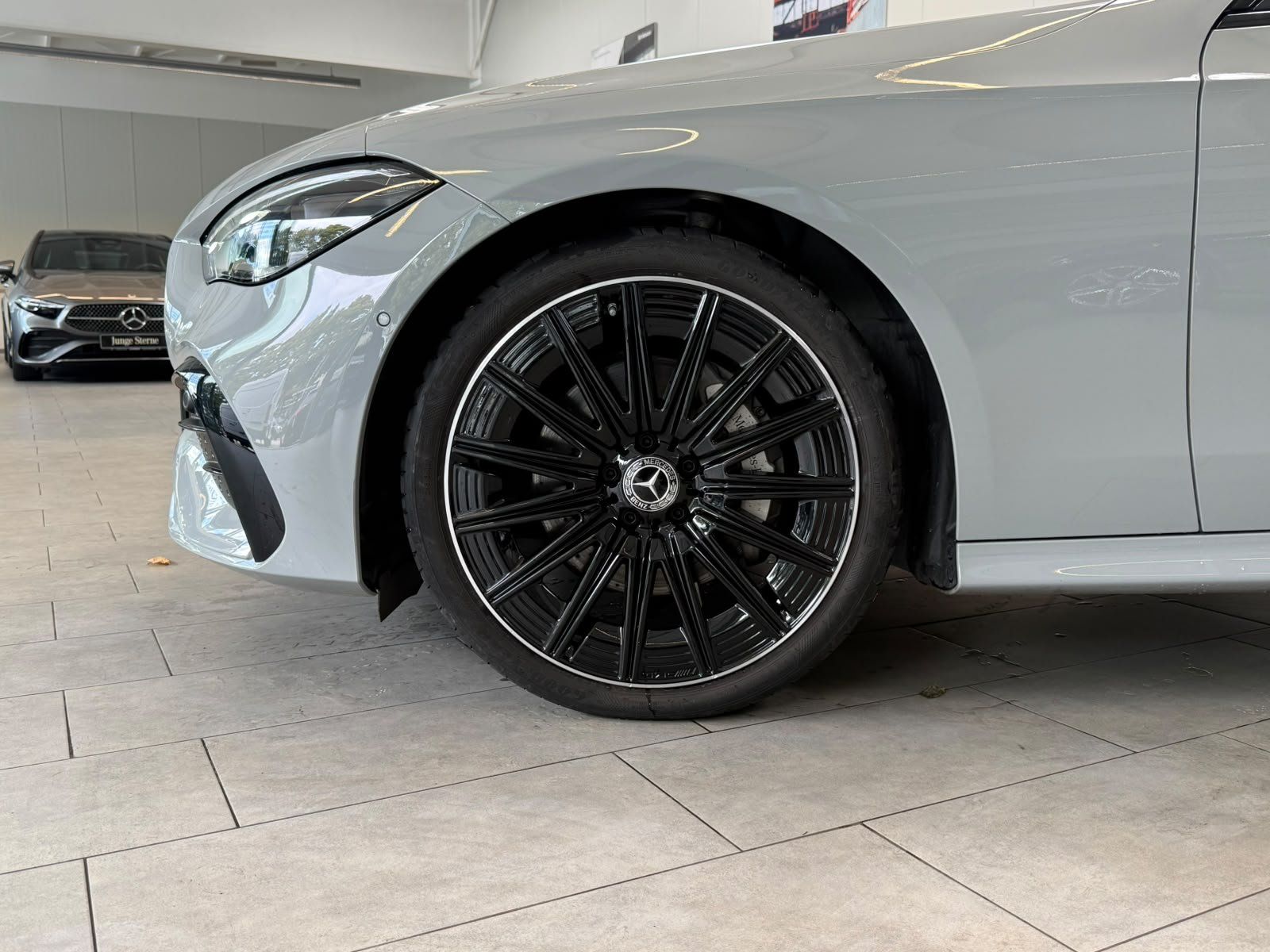 Fahrzeugabbildung Mercedes-Benz CLE 300 4M AMG+PANO+BURM+STDHZ+NIGHT+DISTR+360°