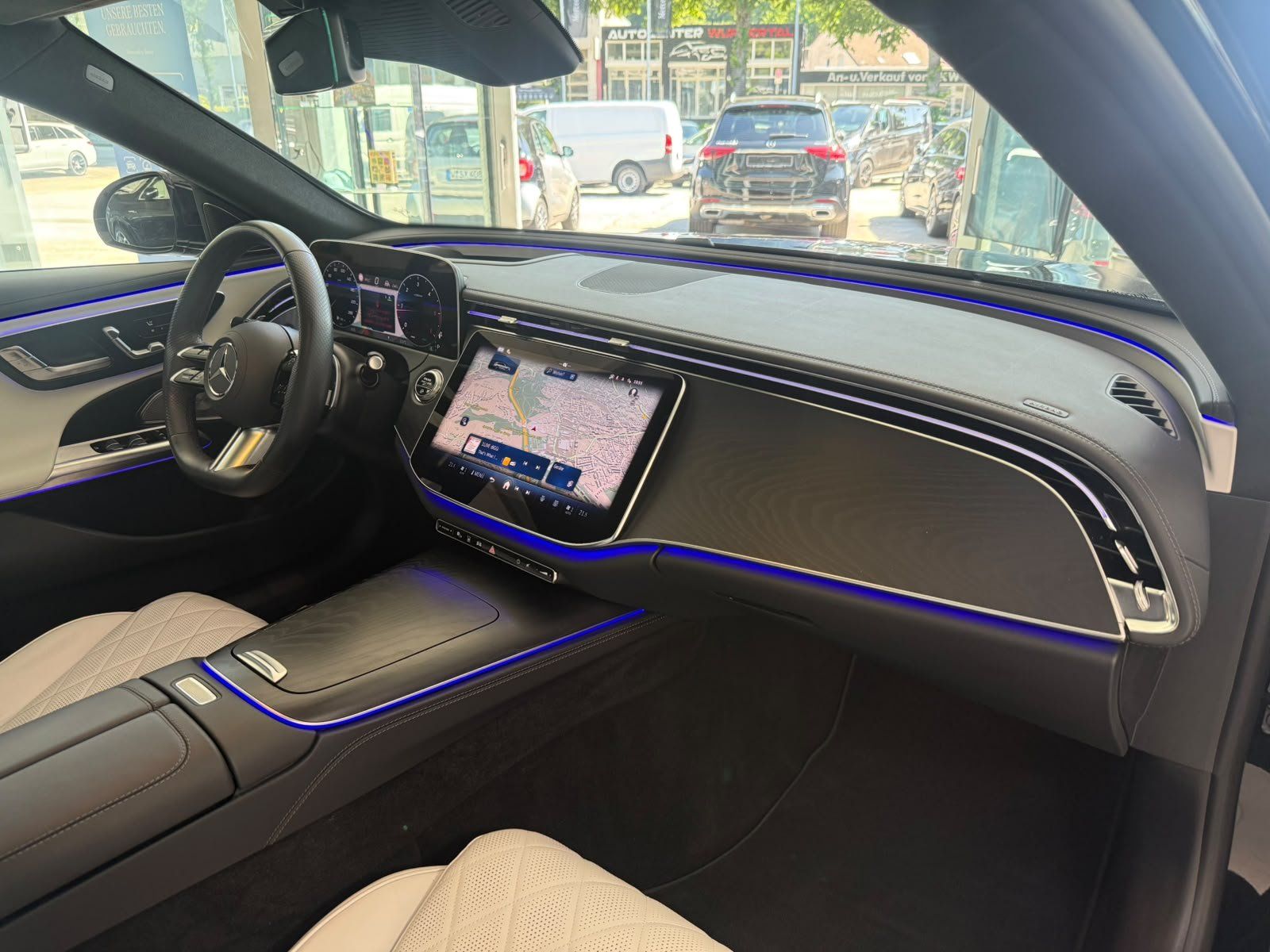 Fahrzeugabbildung Mercedes-Benz E 450d 4M T AMG+STDHZ+HUD+PANO+AIRMATIC+BURM4D