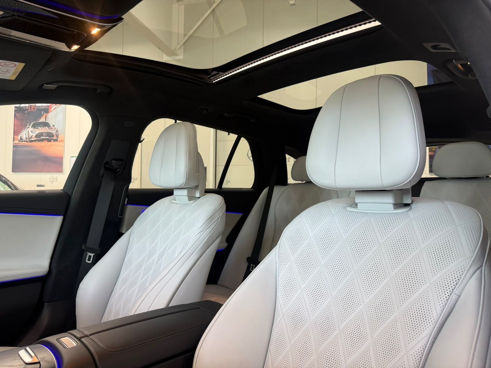 Fahrzeugabbildung Mercedes-Benz E 450d 4M T AMG+STDHZ+HUD+PANO+AIRMATIC+BURM4D