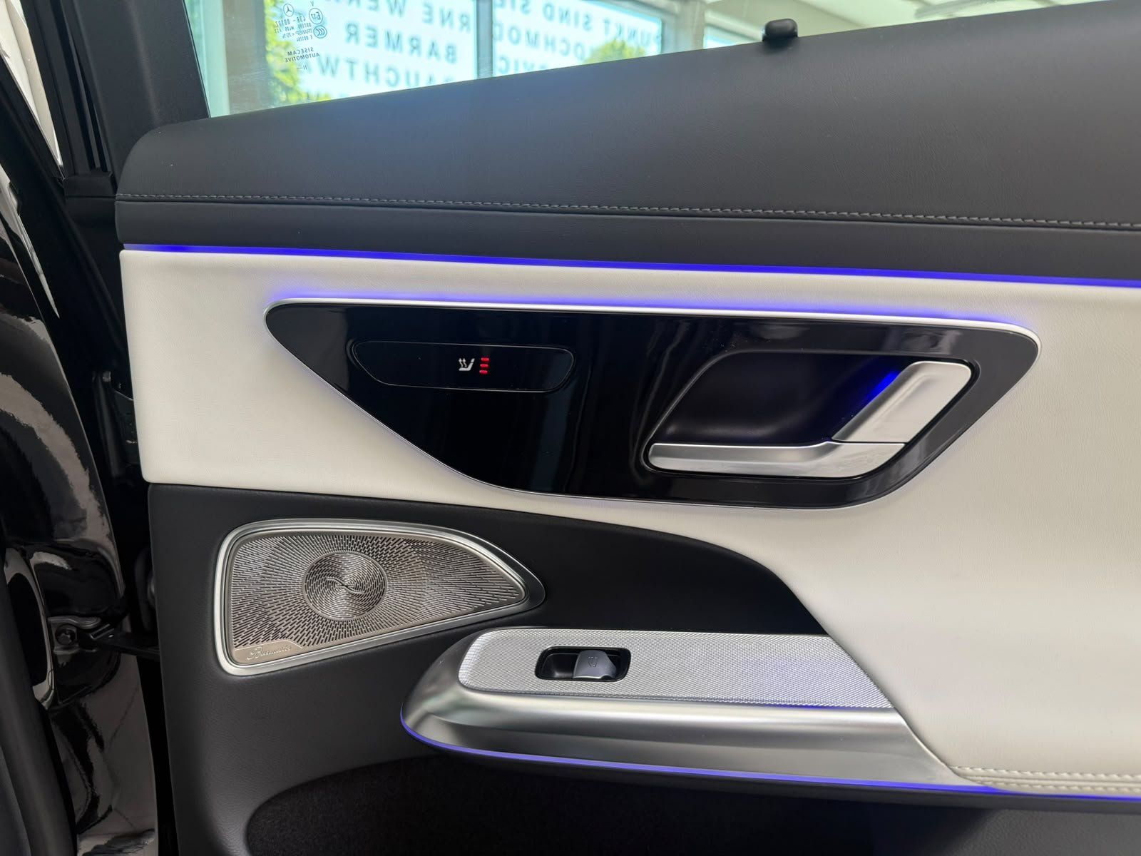 Fahrzeugabbildung Mercedes-Benz E 450d 4M T AMG+STDHZ+HUD+PANO+AIRMATIC+BURM4D