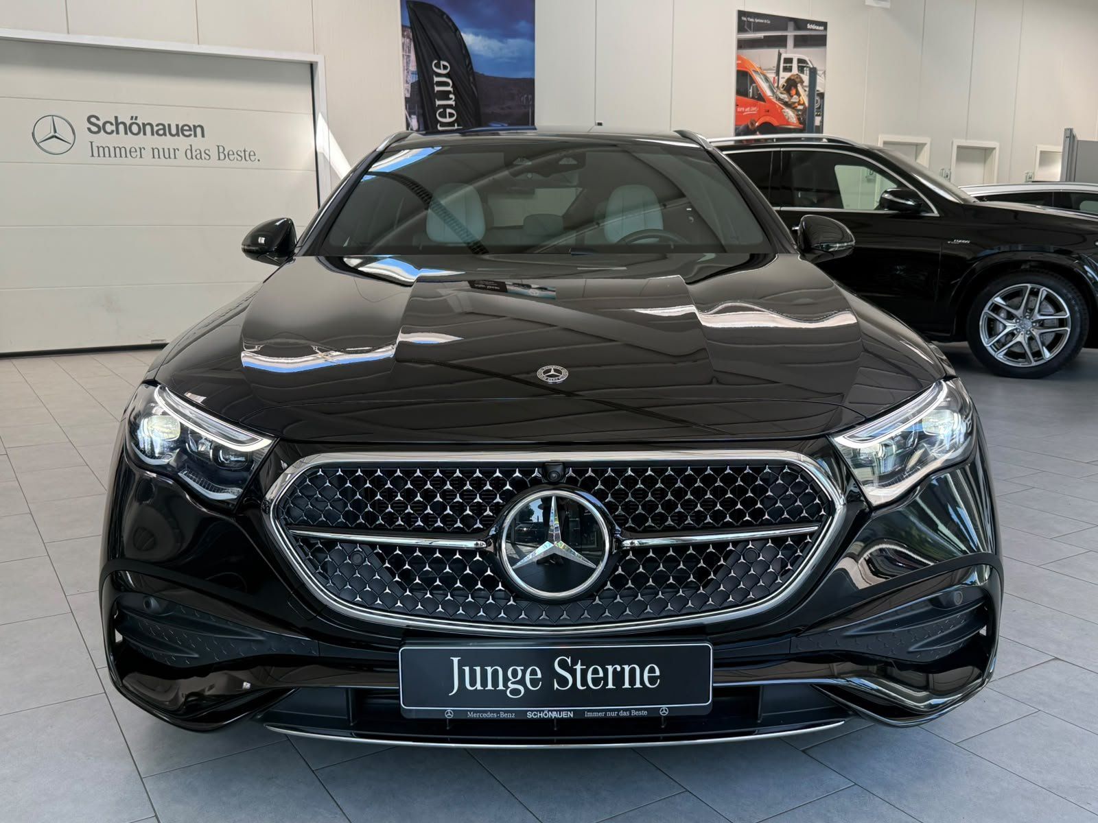 Fahrzeugabbildung Mercedes-Benz E 450d 4M T AMG+STDHZ+HUD+PANO+AIRMATIC+BURM4D