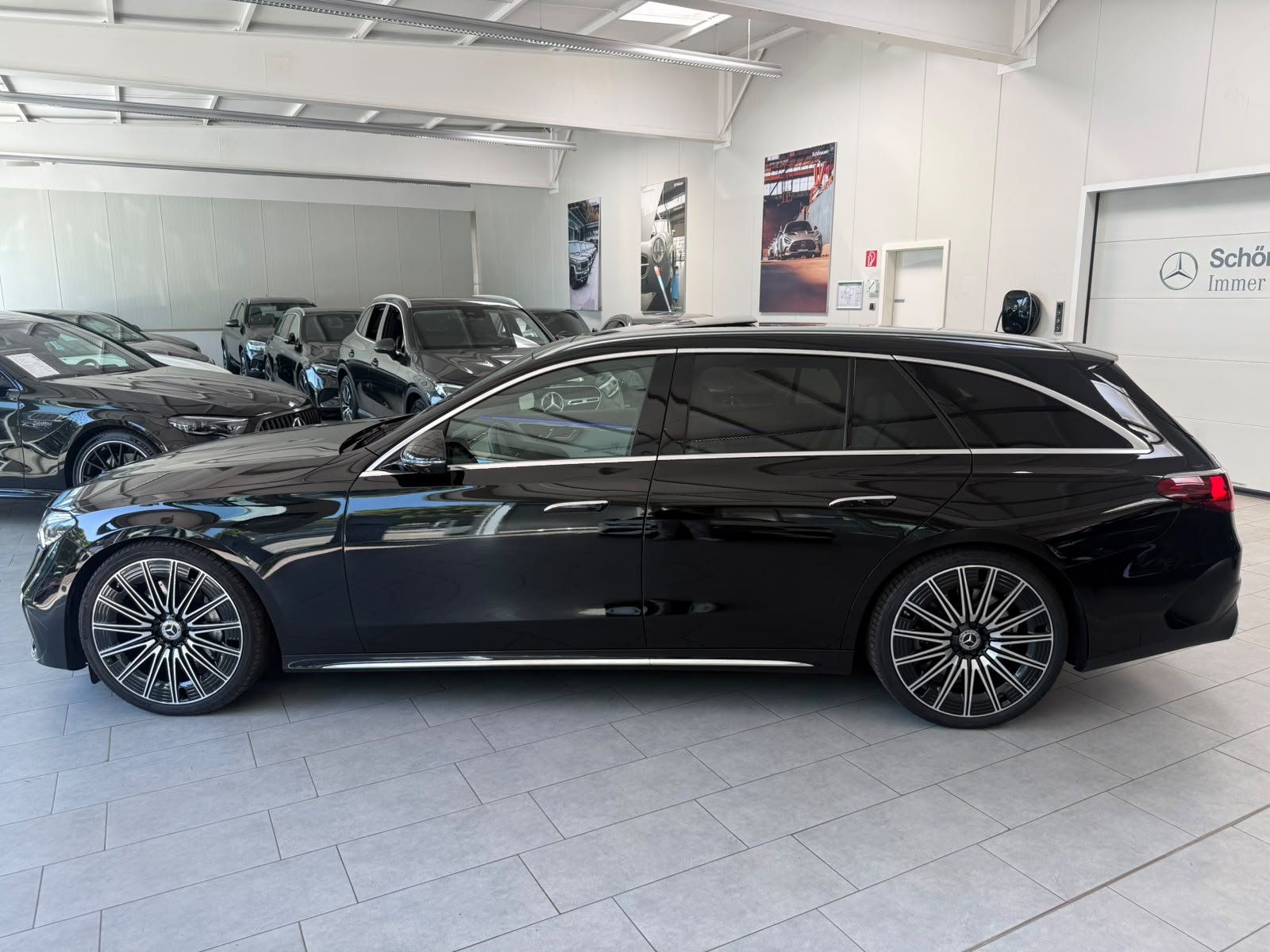 Fahrzeugabbildung Mercedes-Benz E 450d 4M T AMG+STDHZ+HUD+PANO+AIRMATIC+BURM4D