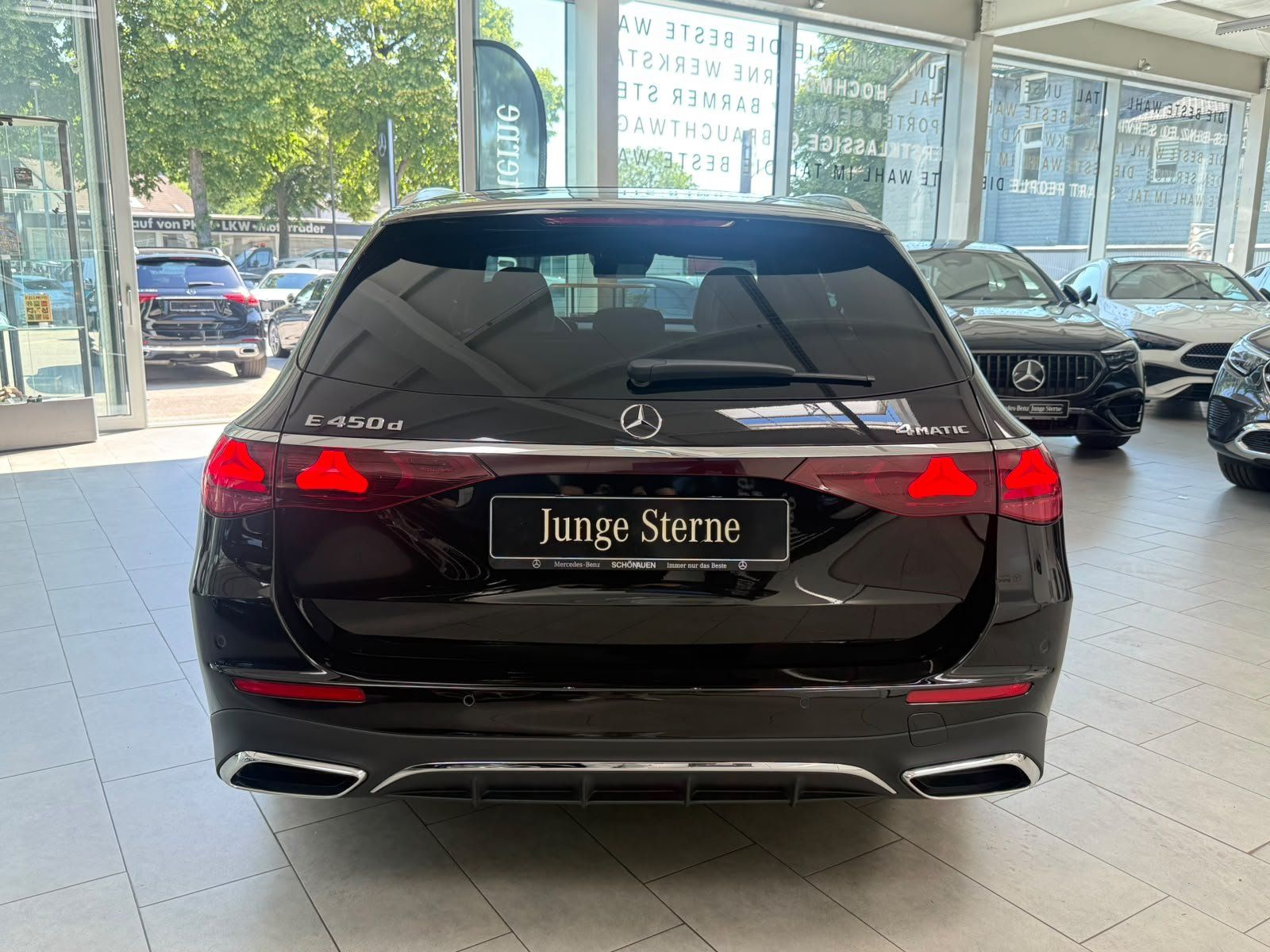 Fahrzeugabbildung Mercedes-Benz E 450d 4M T AMG+STDHZ+HUD+PANO+AIRMATIC+BURM4D