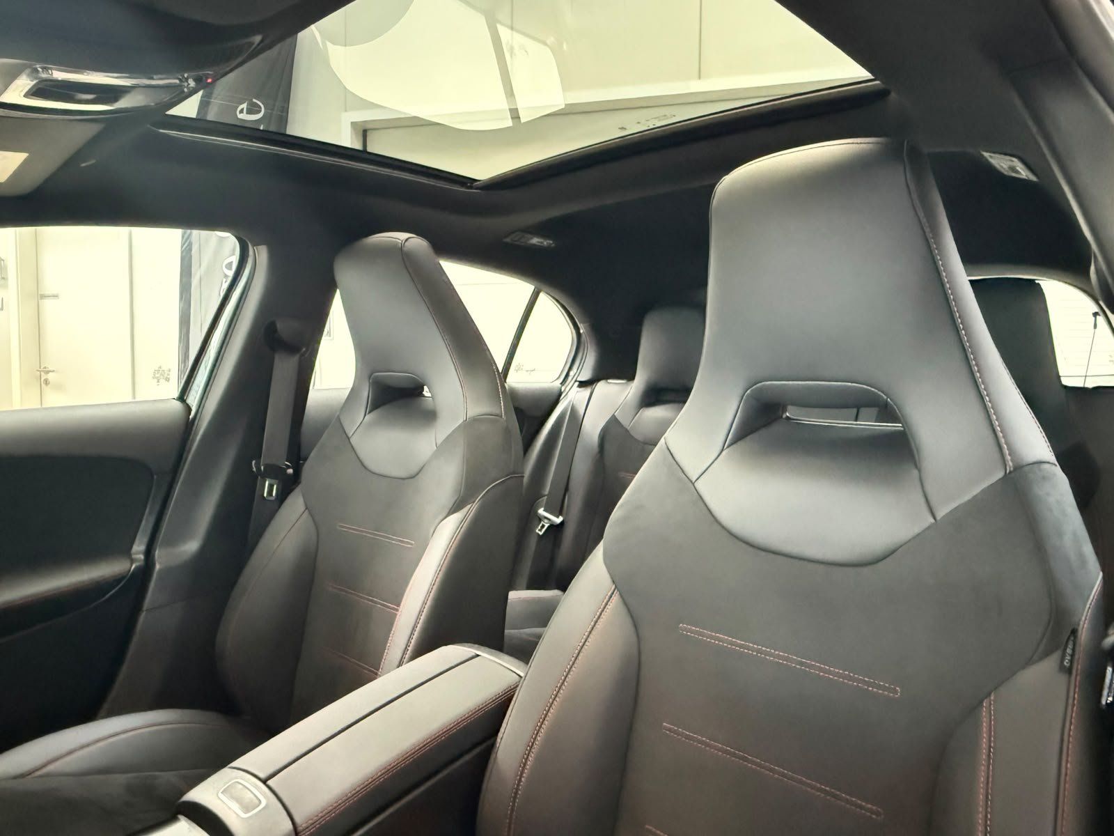 Fahrzeugabbildung Mercedes-Benz A 200 AMG+PANO+MBEAM+360°+DISTR+KEYLESS+TOTW+DAB