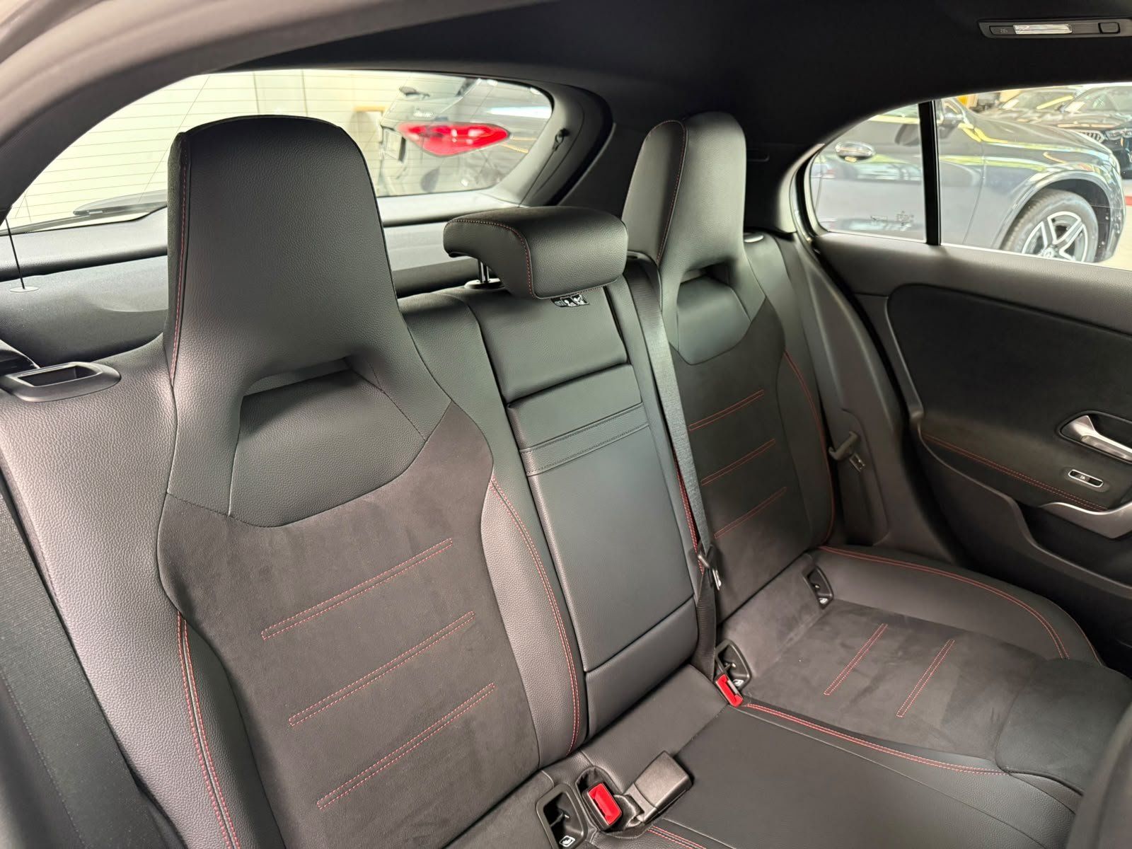 Fahrzeugabbildung Mercedes-Benz A 200 AMG+PANO+MBEAM+360°+DISTR+KEYLESS+TOTW+DAB