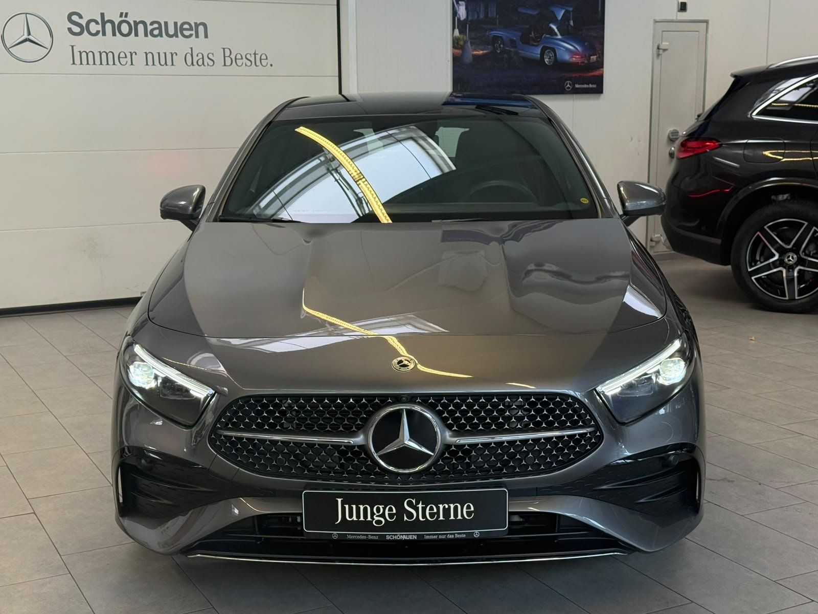 Fahrzeugabbildung Mercedes-Benz A 200 AMG+PANO+MBEAM+360°+DISTR+KEYLESS+TOTW+DAB