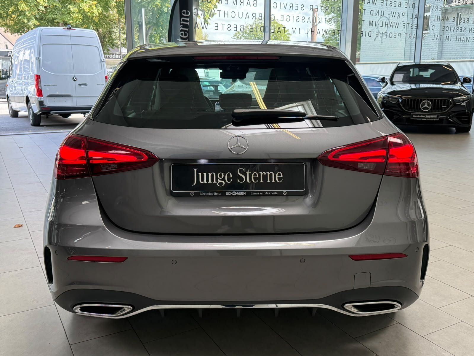 Fahrzeugabbildung Mercedes-Benz A 200 AMG+PANO+MBEAM+360°+DISTR+KEYLESS+TOTW+DAB