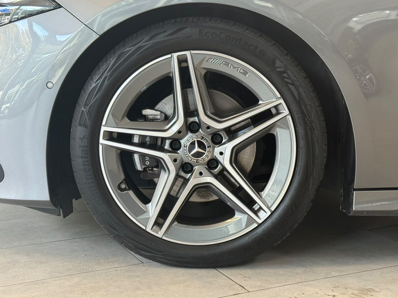 Fahrzeugabbildung Mercedes-Benz A 200 AMG+PANO+MBEAM+360°+DISTR+KEYLESS+TOTW+DAB