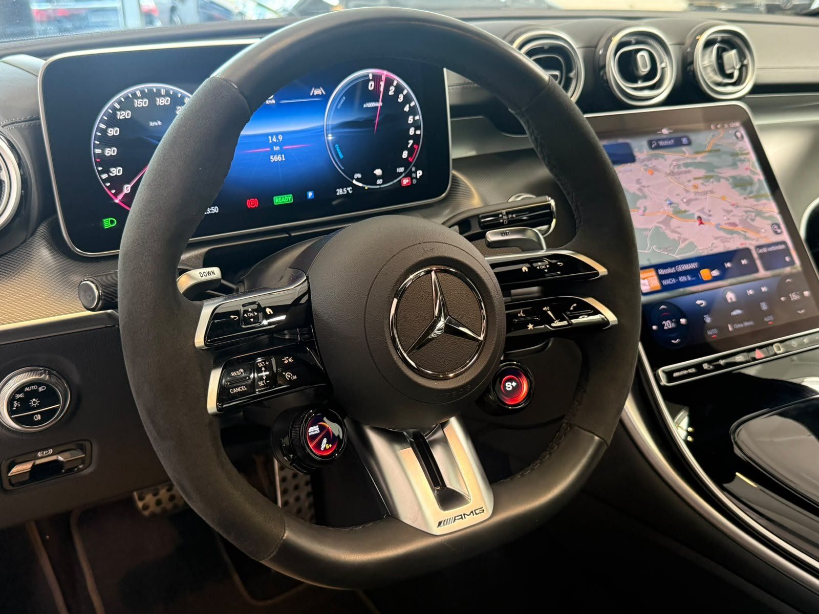 Fahrzeugabbildung Mercedes-Benz C 63 S E Performance DRIVER+PANO+PERFSITZ+KERAMI