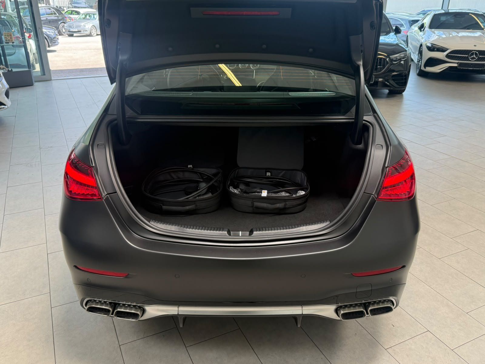 Fahrzeugabbildung Mercedes-Benz C 63 S E Performance DRIVER+PANO+PERFSITZ+KERAMI