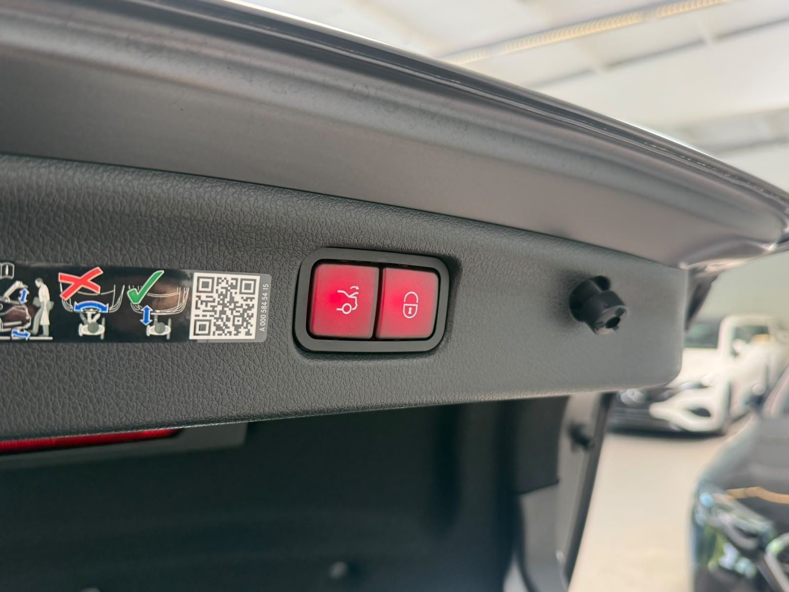 Fahrzeugabbildung Mercedes-Benz C 63 S E Performance DRIVER+PANO+PERFSITZ+KERAMI
