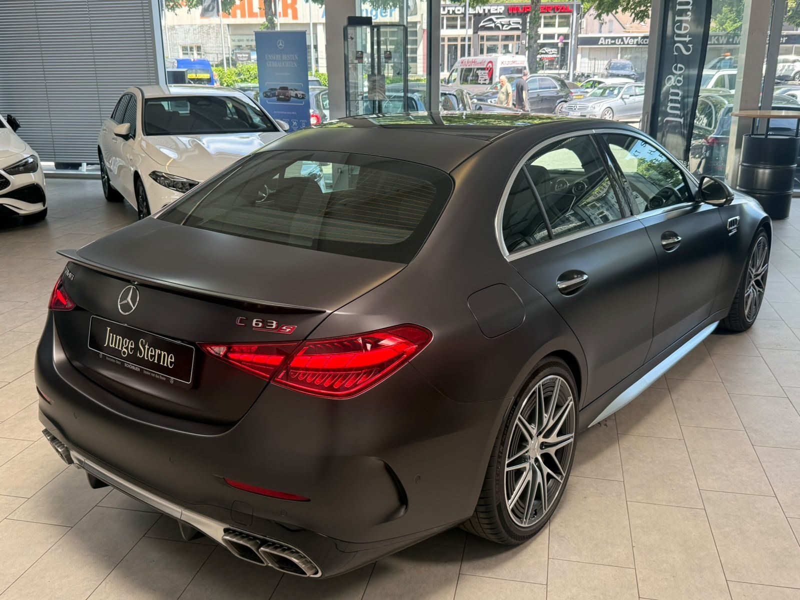 Fahrzeugabbildung Mercedes-Benz C 63 S E Performance DRIVER+PANO+PERFSITZ+KERAMI
