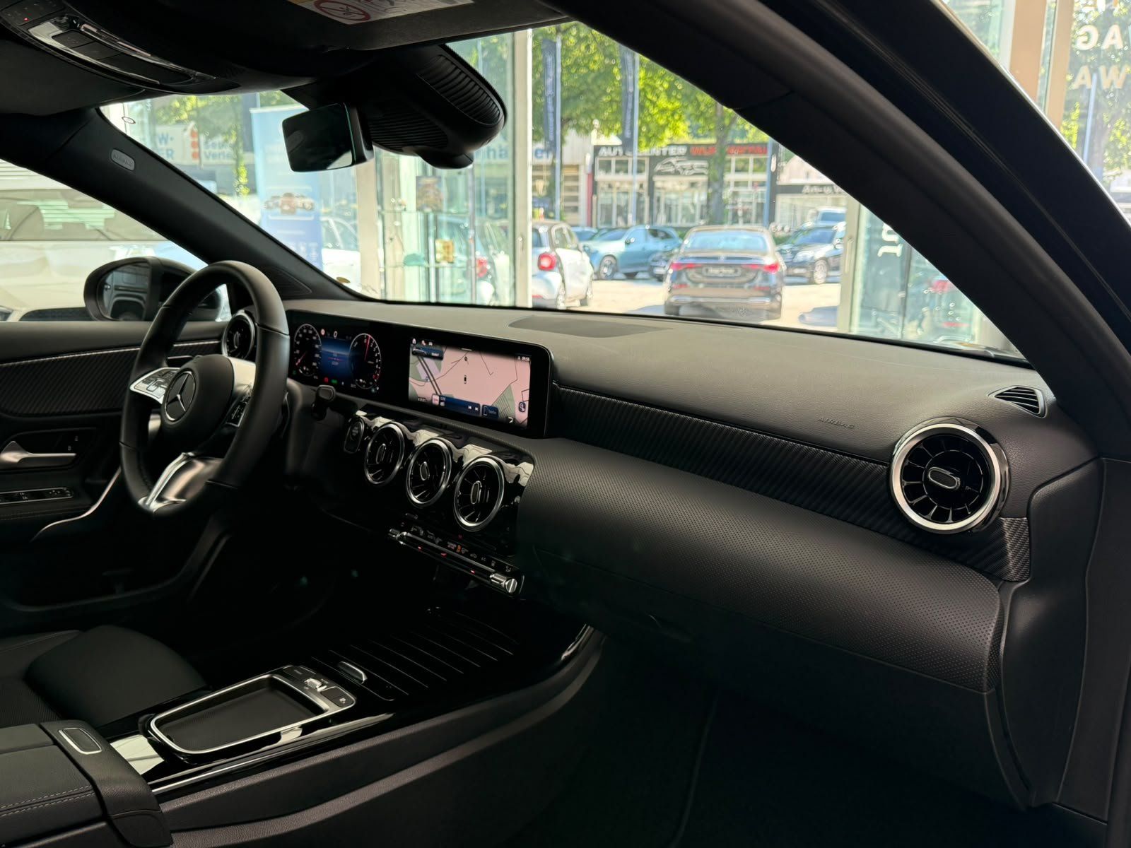 Fahrzeugabbildung Mercedes-Benz A 250 e PROGRESSIVE ADV+AC11KW+VZ-ASSIST+WINTER