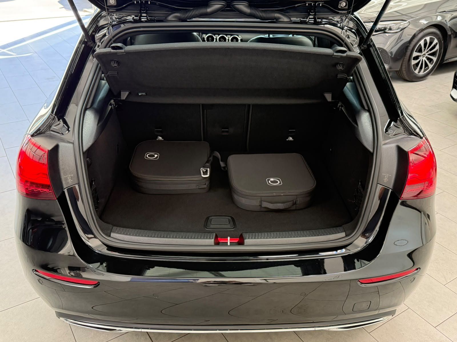 Fahrzeugabbildung Mercedes-Benz A 250 e PROGRESSIVE ADV+AC11KW+VZ-ASSIST+WINTER