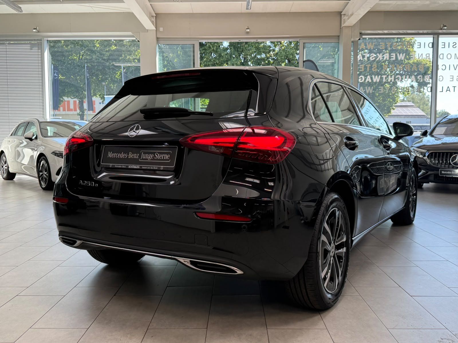 Fahrzeugabbildung Mercedes-Benz A 250 e PROGRESSIVE ADV+AC11KW+VZ-ASSIST+WINTER