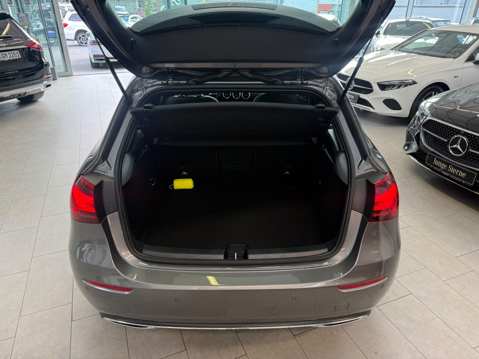 Fahrzeugabbildung Mercedes-Benz A 180 Progressive KAMERA+LED+LENKRADHZ+DAB+SPUR