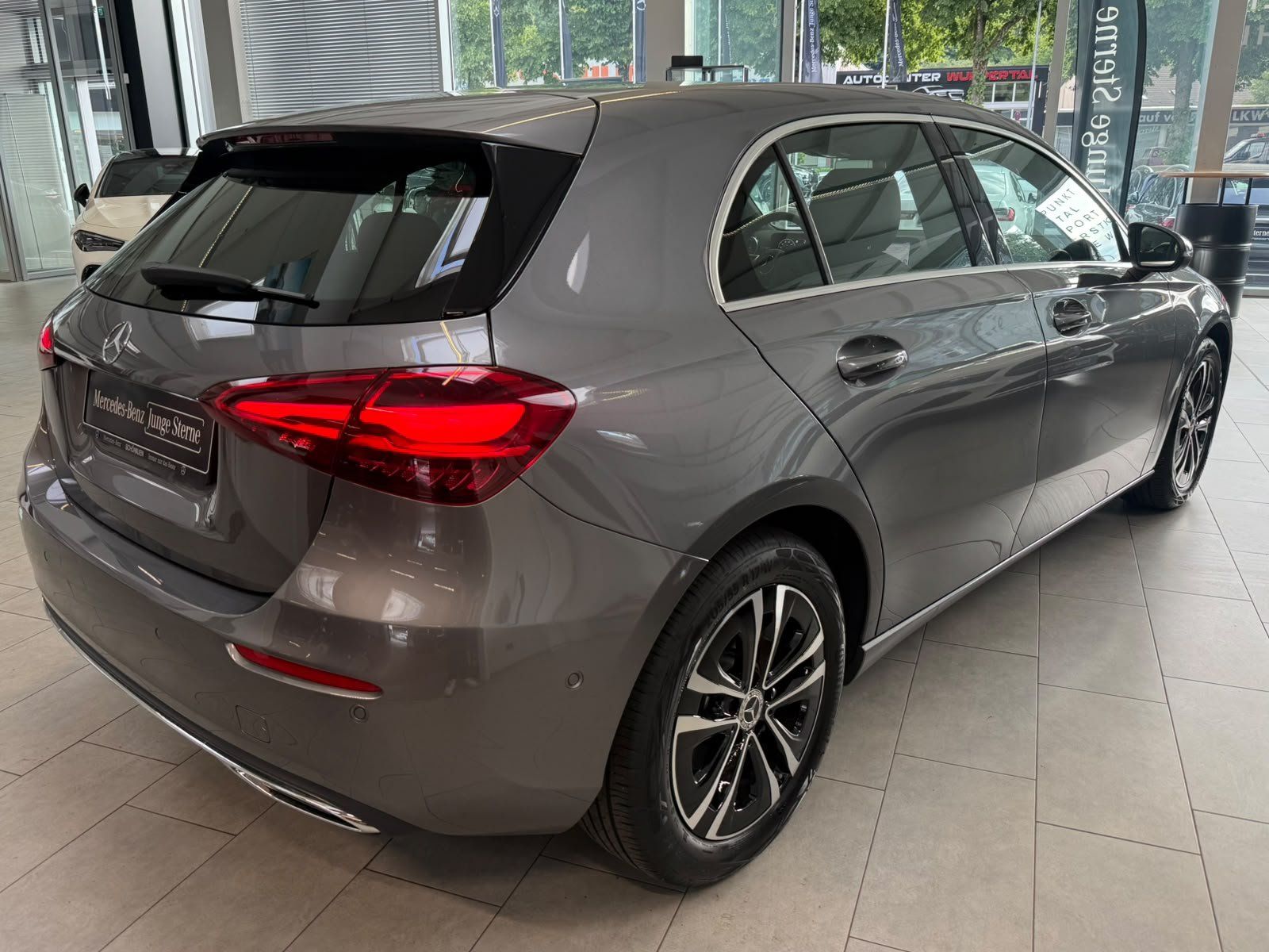 Fahrzeugabbildung Mercedes-Benz A 180 Progressive KAMERA+LED+LENKRADHZ+DAB+SPUR
