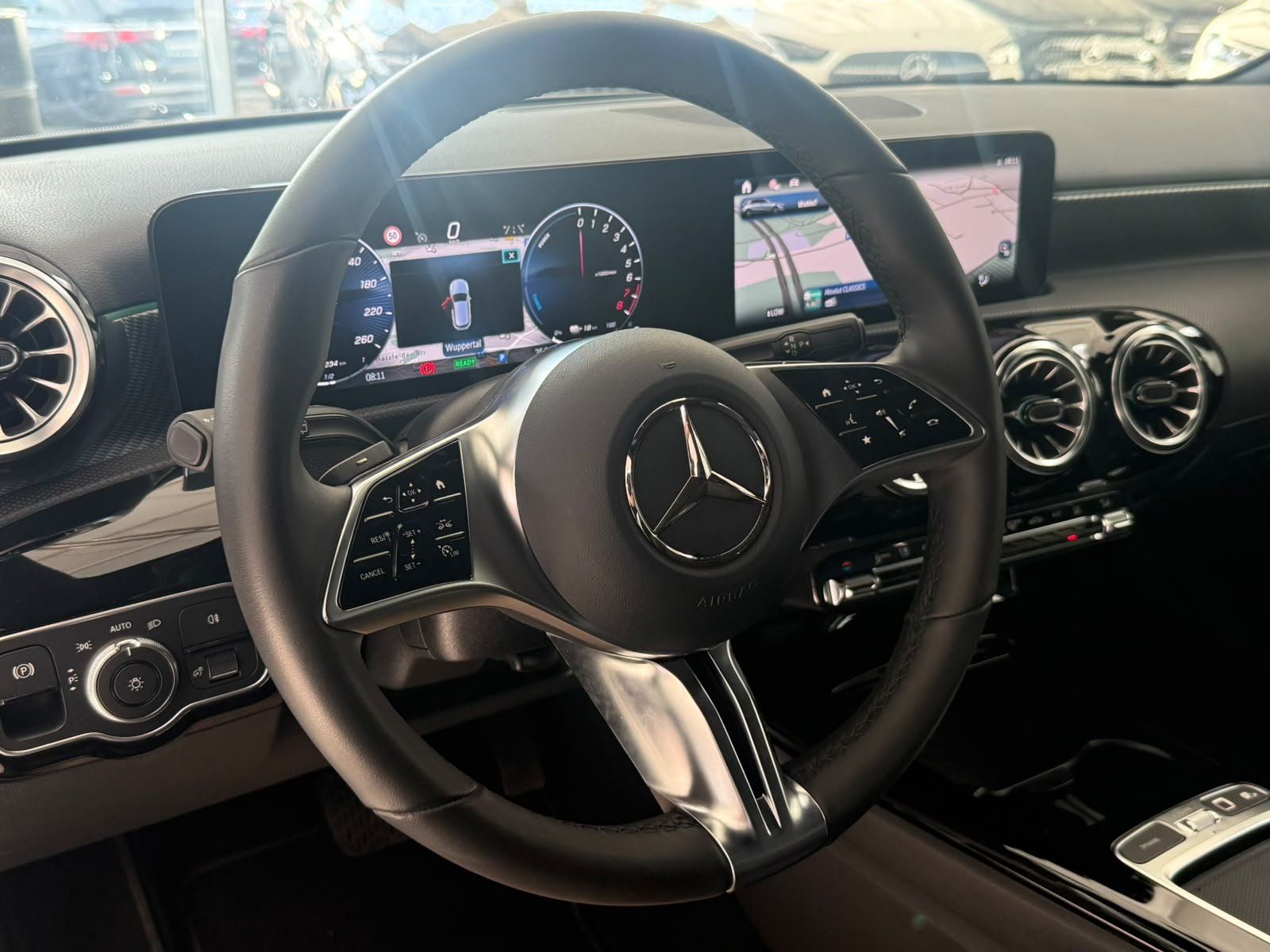 Fahrzeugabbildung Mercedes-Benz A 250e MEMORY+AC11KW+LED+KEYLESS+AMBIENTE+DAB