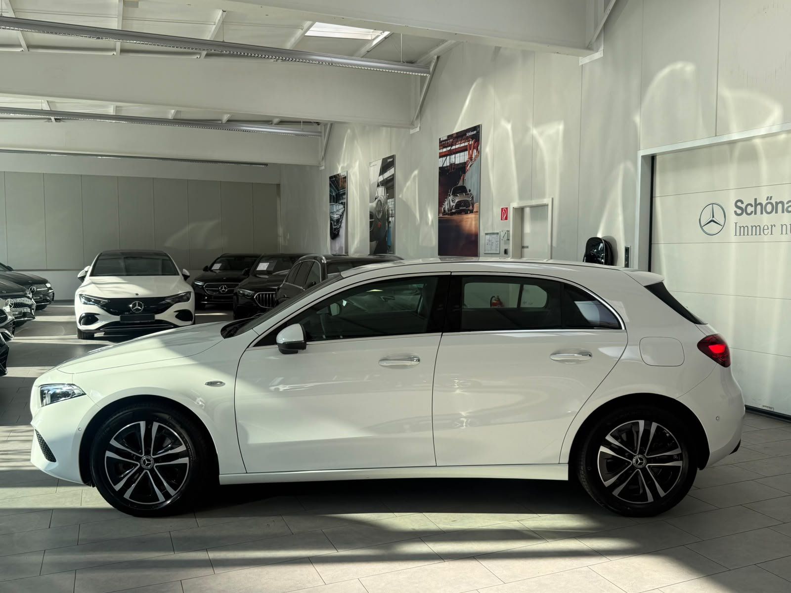 Fahrzeugabbildung Mercedes-Benz A 250e MEMORY+AC11KW+LED+KEYLESS+AMBIENTE+DAB