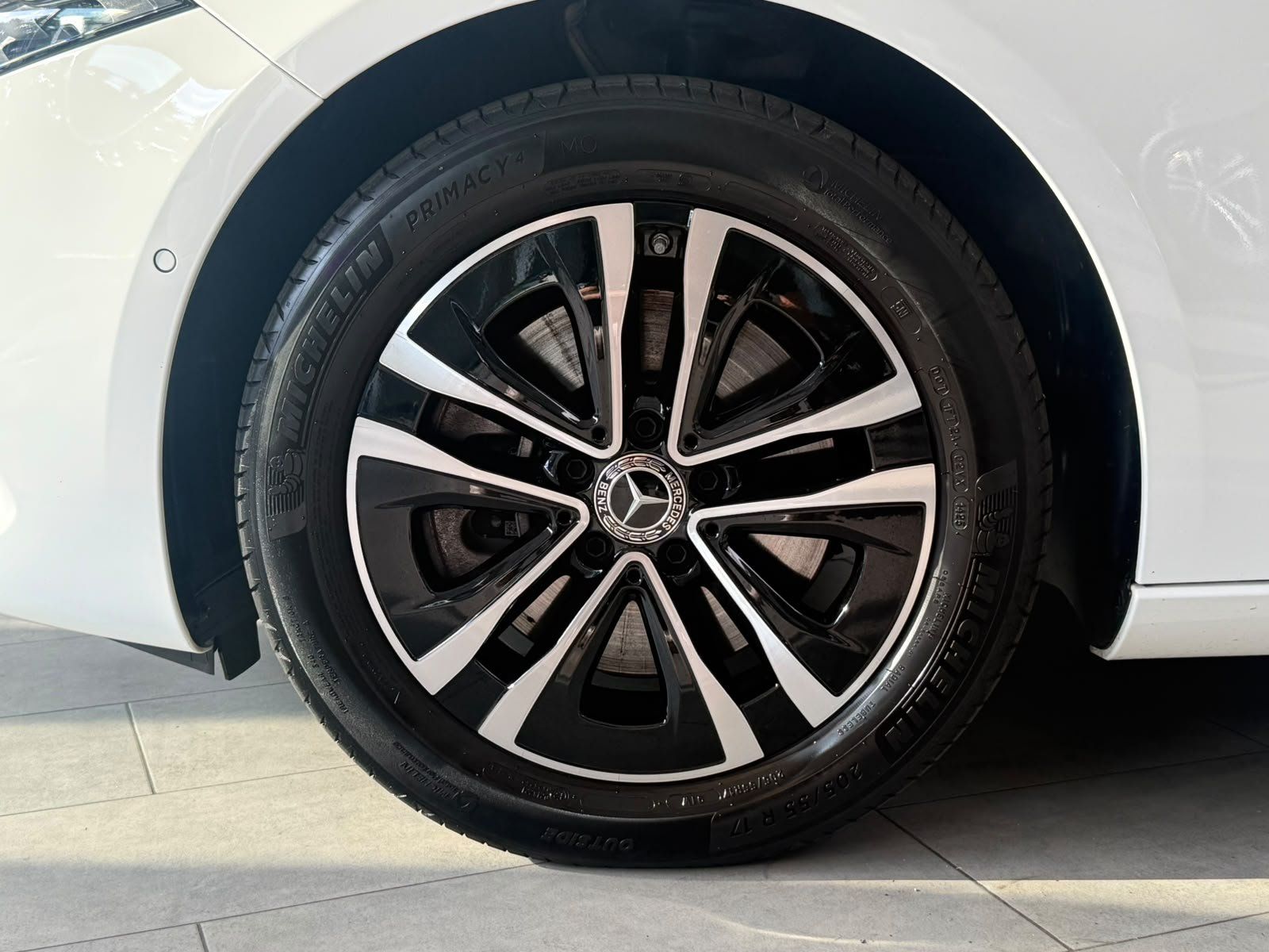 Fahrzeugabbildung Mercedes-Benz A 250e MEMORY+AC11KW+LED+KEYLESS+AMBIENTE+DAB