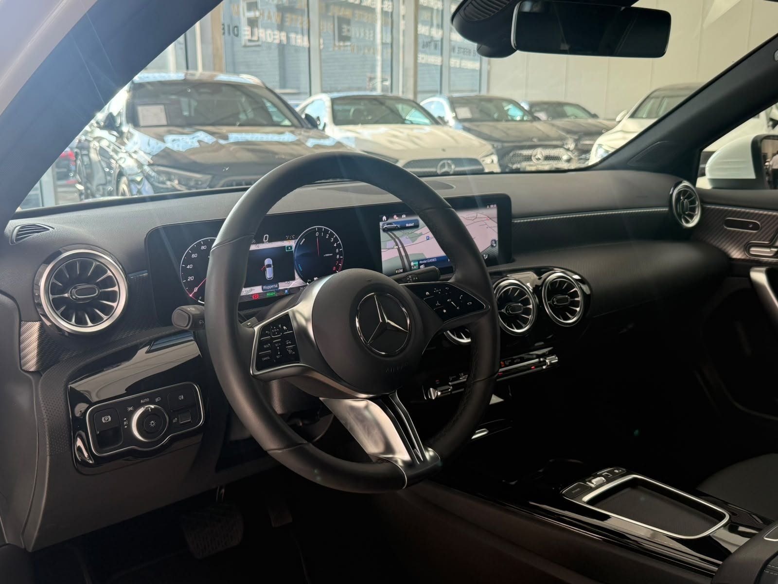 Fahrzeugabbildung Mercedes-Benz A 250e MEMORY+AC11KW+LED+KEYLESS+AMBIENTE+DAB