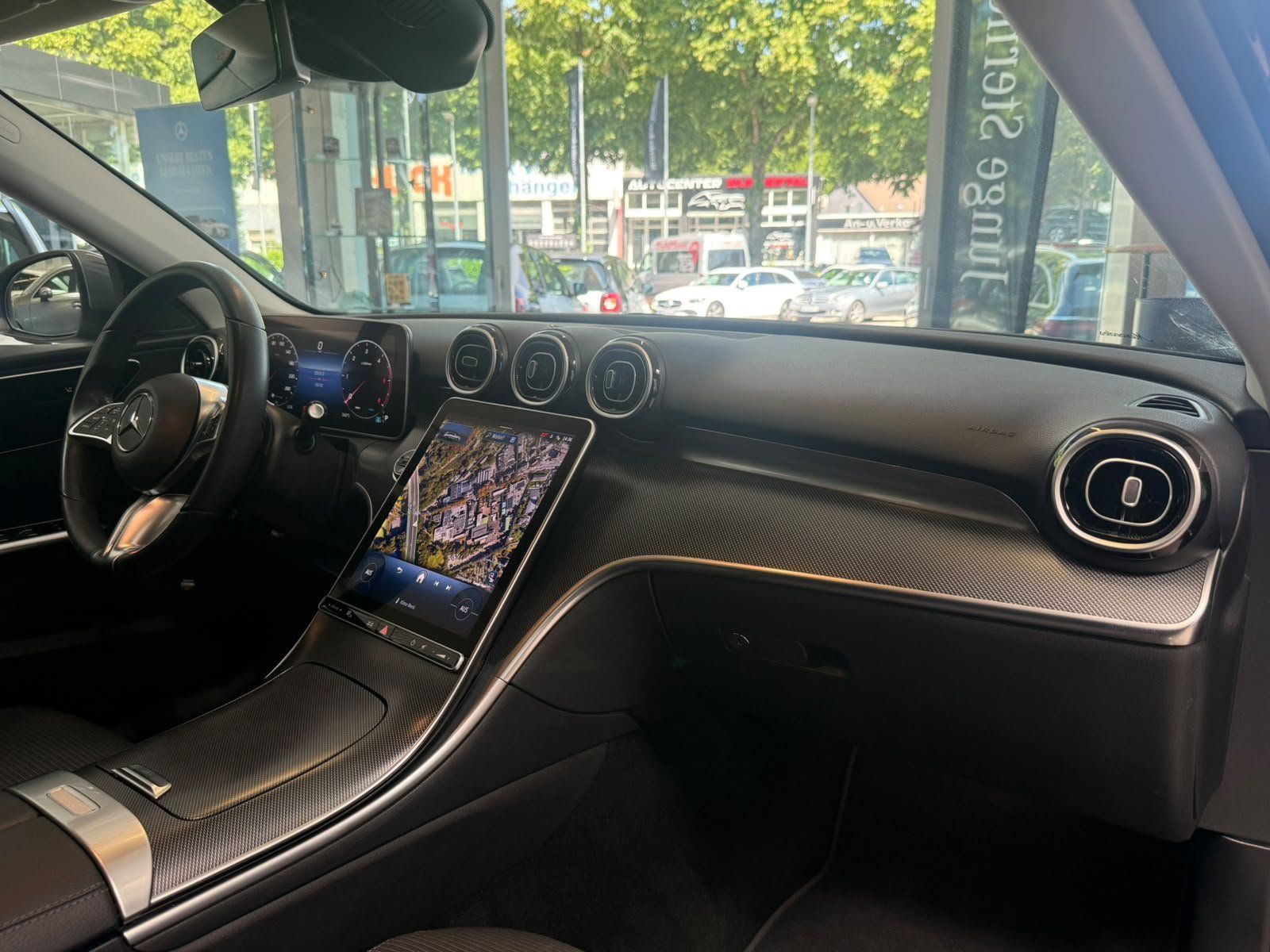 Fahrzeugabbildung Mercedes-Benz C 200d T Avantgarde KAMERA+AHK+TOTW+LED+CARPLAY