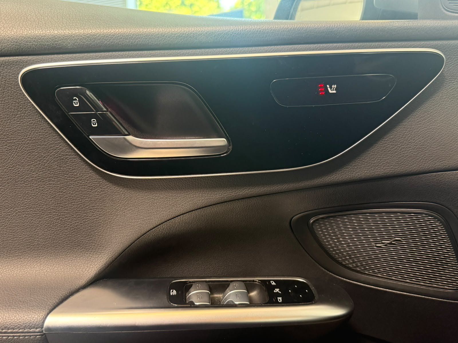 Fahrzeugabbildung Mercedes-Benz C 200d T Avantgarde KAMERA+AHK+TOTW+LED+CARPLAY