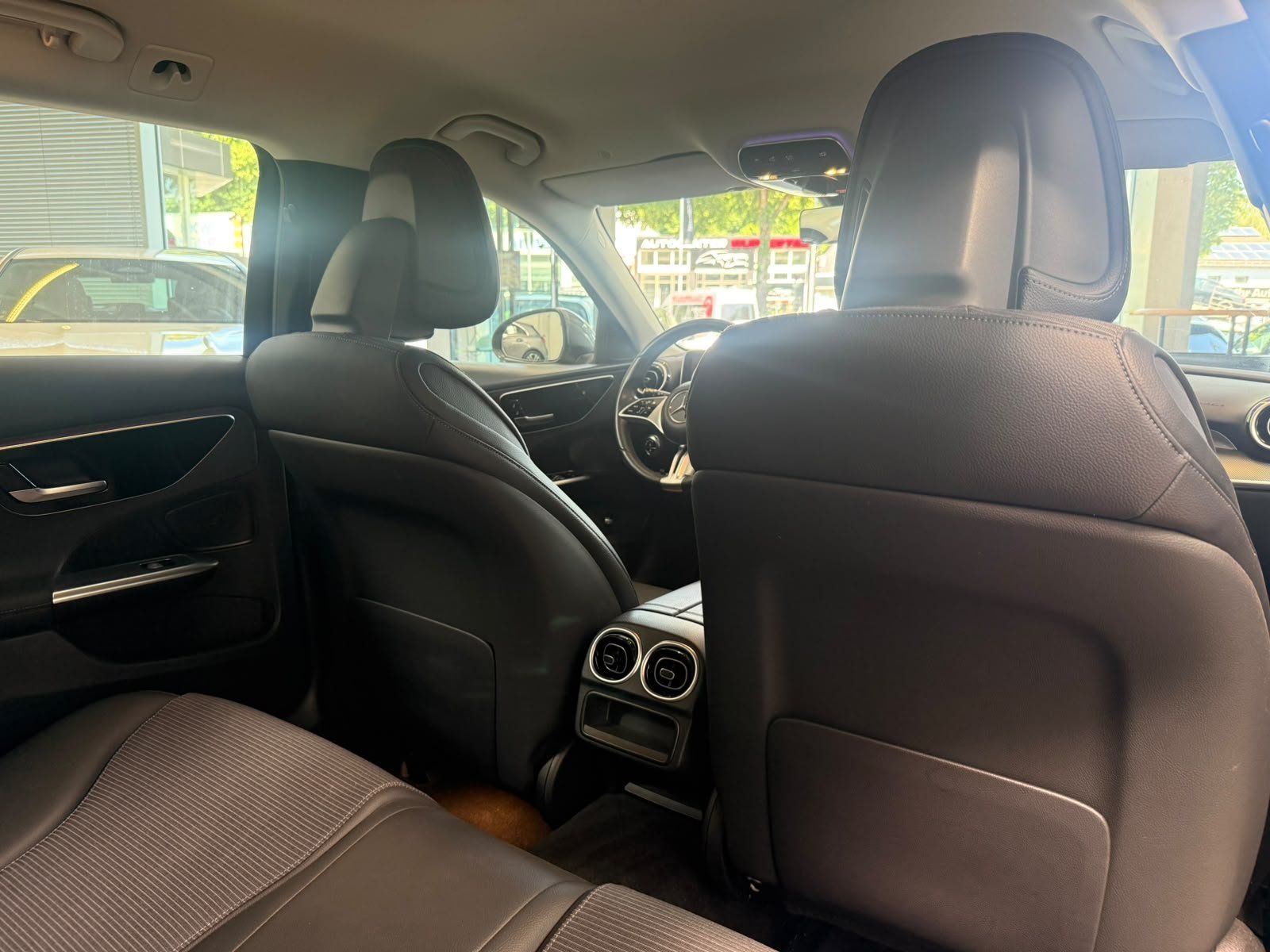 Fahrzeugabbildung Mercedes-Benz C 200d T Avantgarde KAMERA+AHK+TOTW+LED+CARPLAY