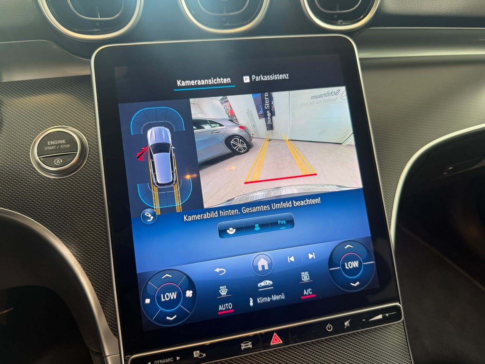 Fahrzeugabbildung Mercedes-Benz C 200d T Avantgarde KAMERA+AHK+TOTW+LED+CARPLAY