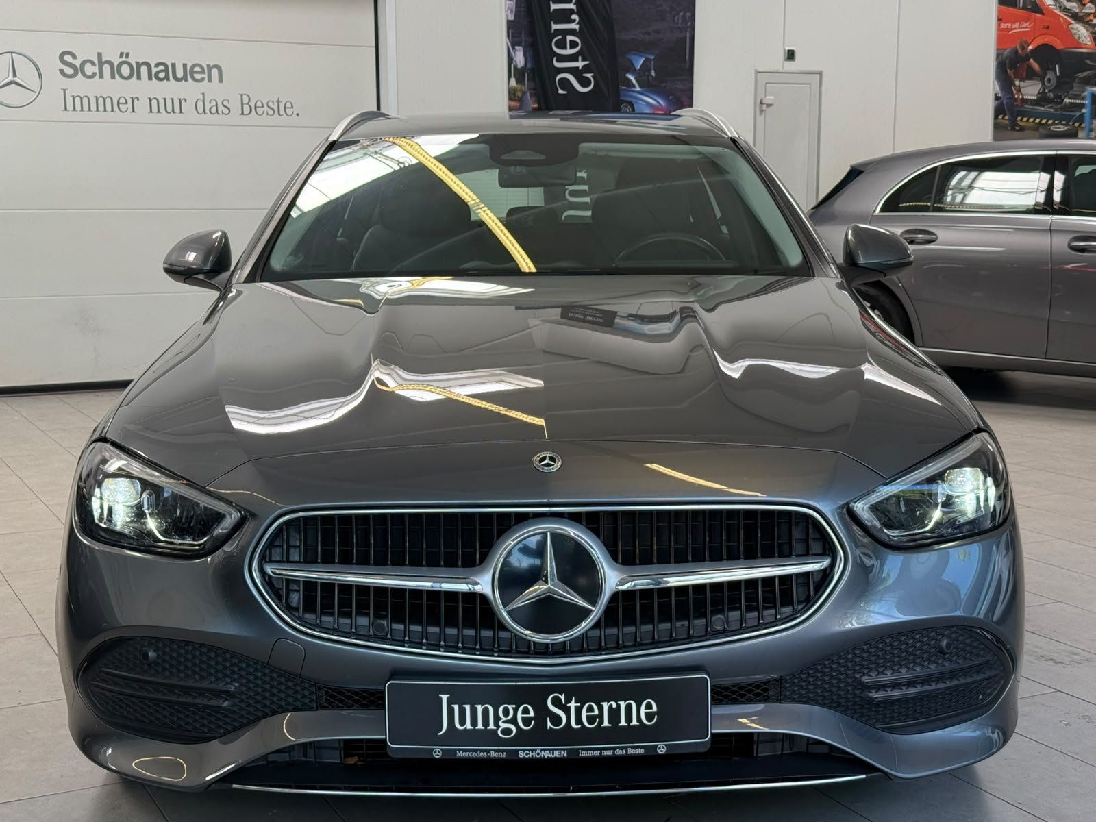 Fahrzeugabbildung Mercedes-Benz C 200d T Avantgarde KAMERA+AHK+TOTW+LED+CARPLAY
