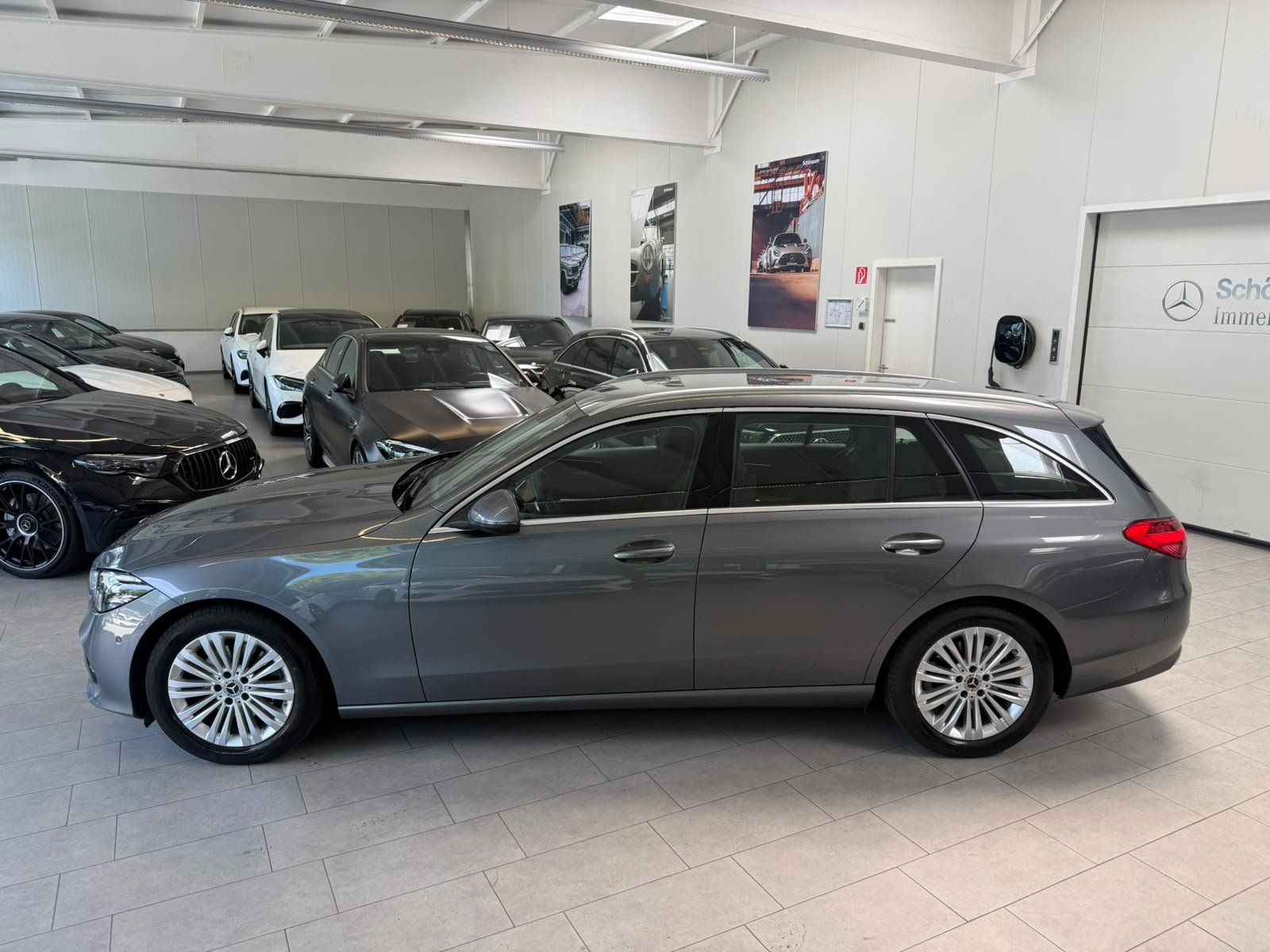 Fahrzeugabbildung Mercedes-Benz C 200d T Avantgarde KAMERA+AHK+TOTW+LED+CARPLAY